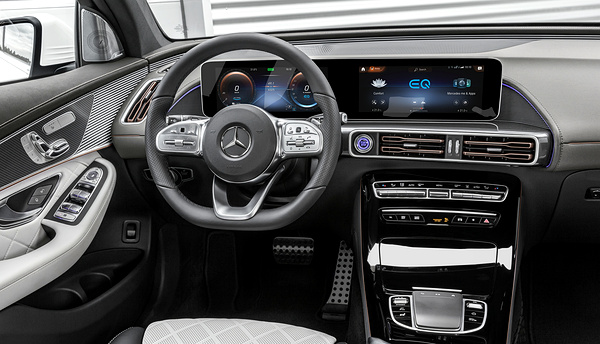 Mercedes-EQ EQC 400 4MATIC screens view