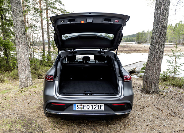 Mercedes-EQ EQC 400 4MATIC trunk view