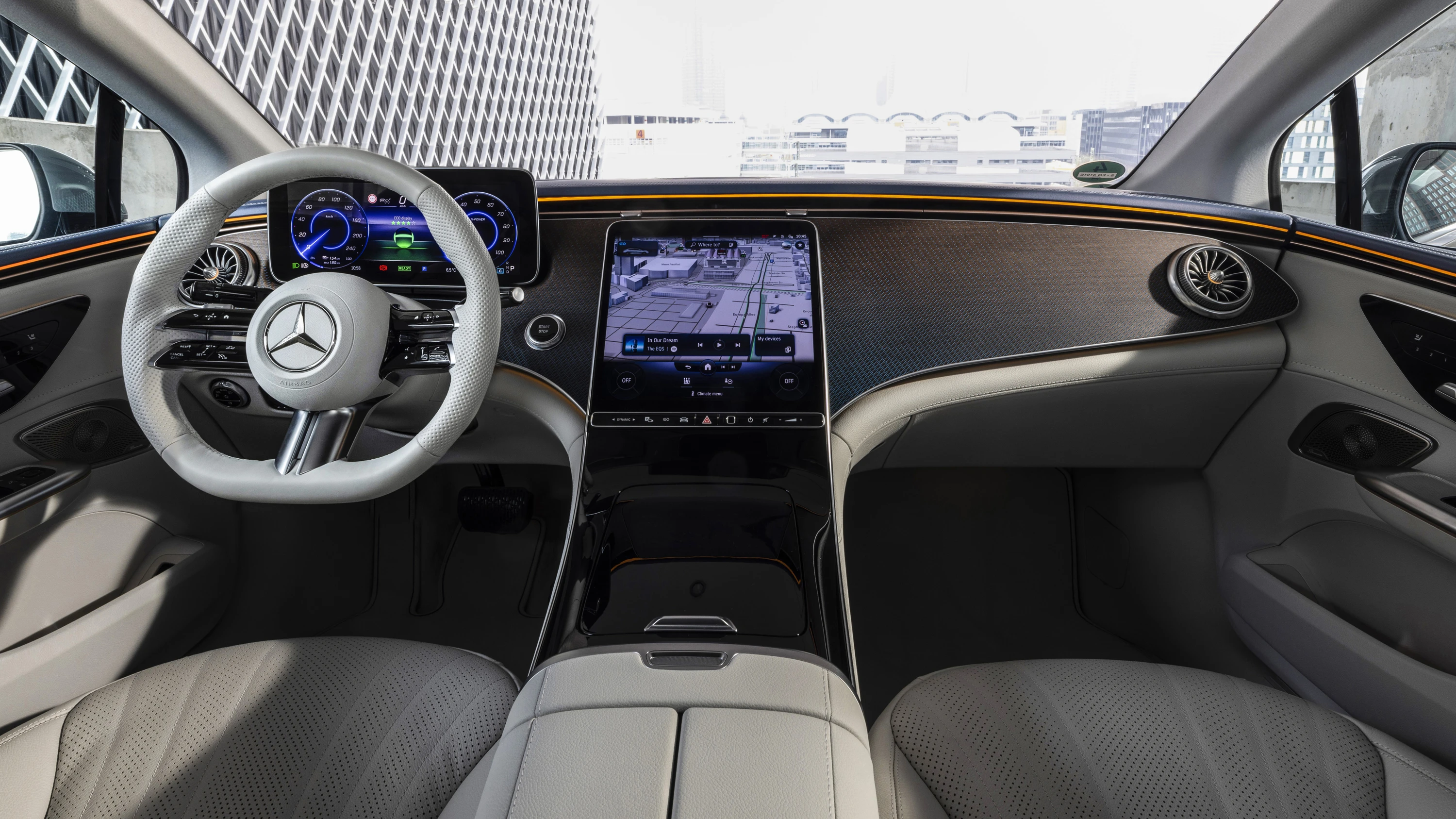 Mercedes-EQ EQE 350 4MATIC screens view