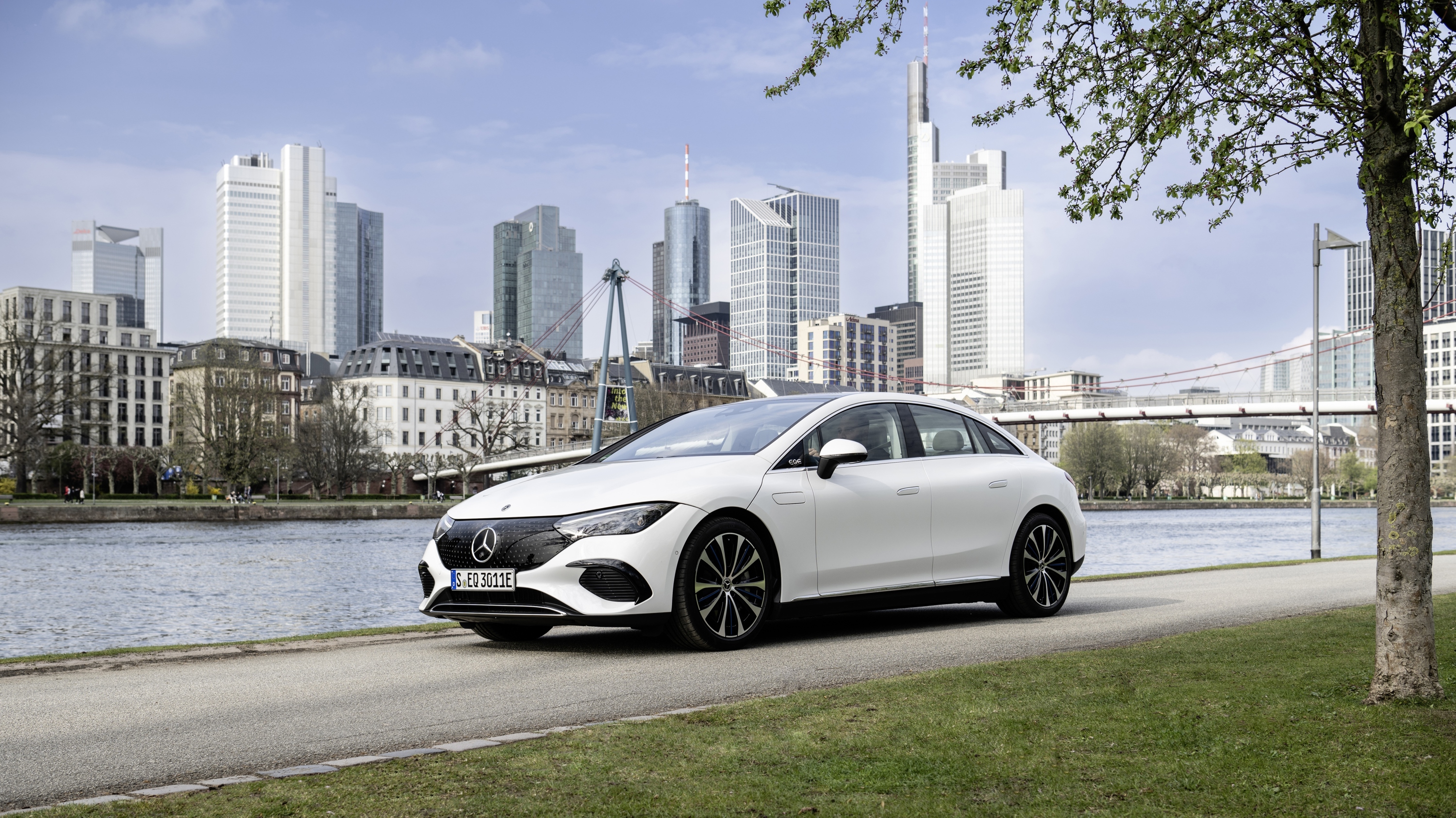 Mercedes-EQ EQE 350+ electric vehicle exterior