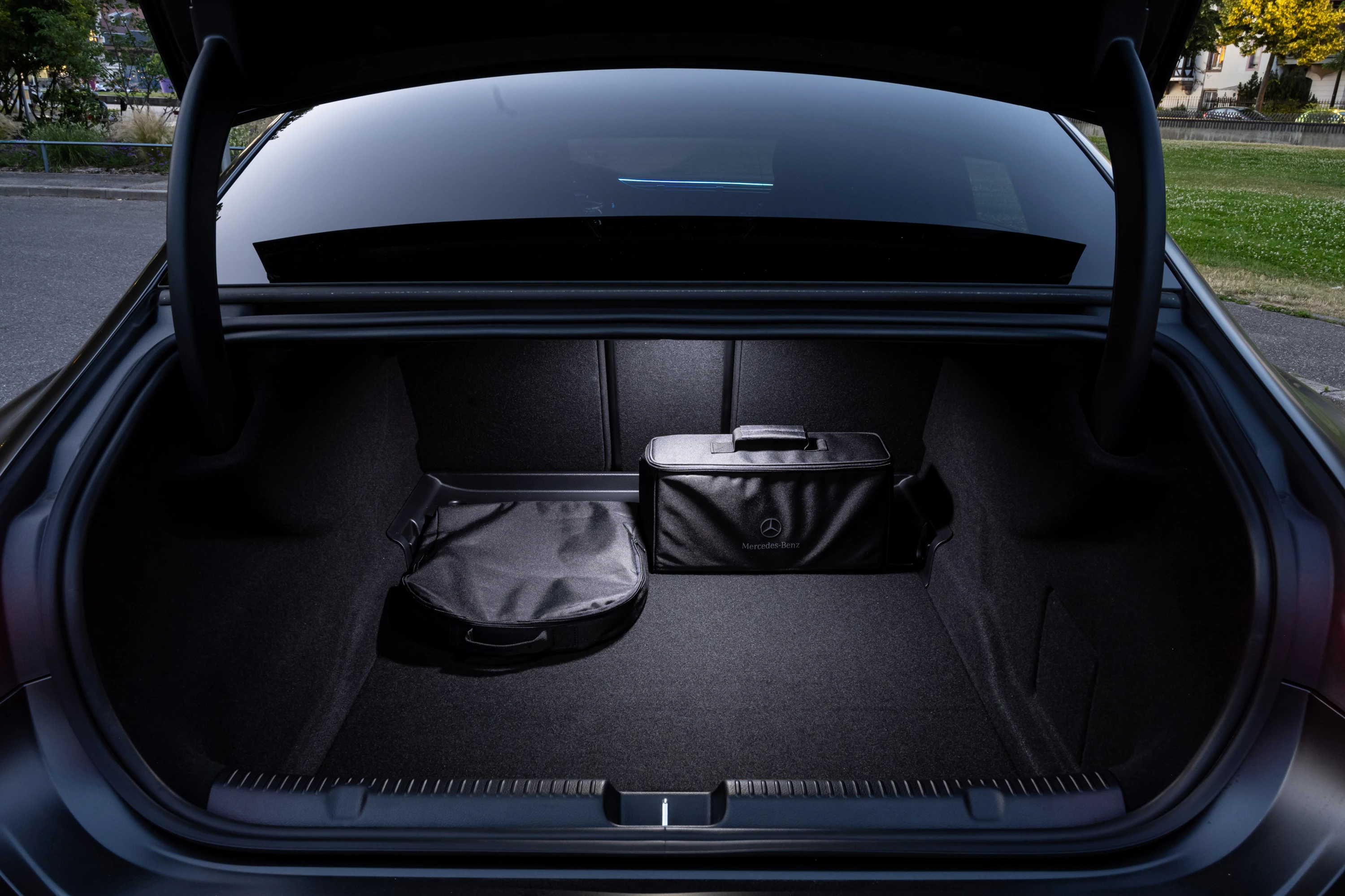 Mercedes-AMG EQE 43 4MATIC trunk view