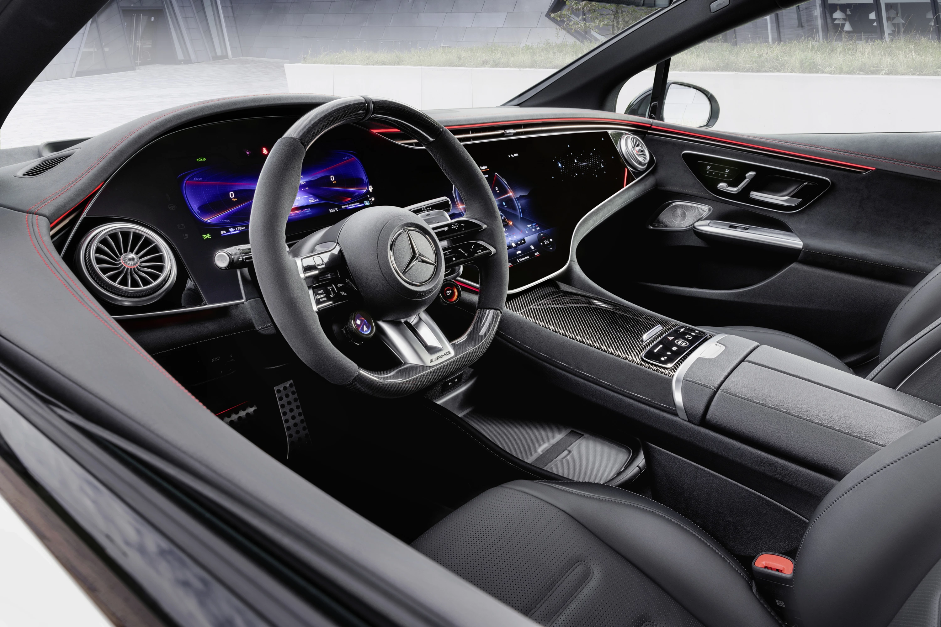 Mercedes-AMG EQE 43 4MATIC screens view