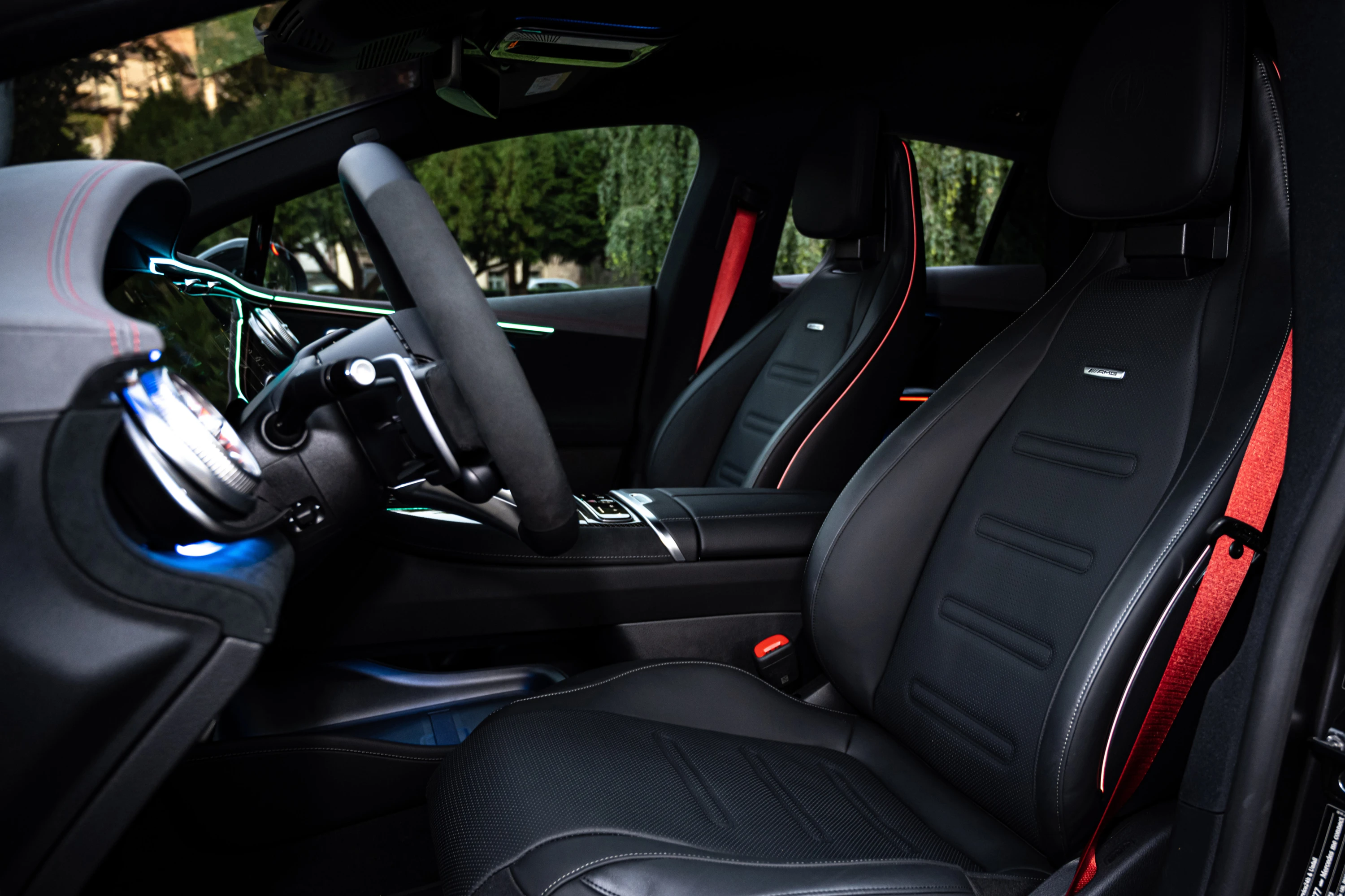 Mercedes-AMG EQE 43 4MATIC frontseats view