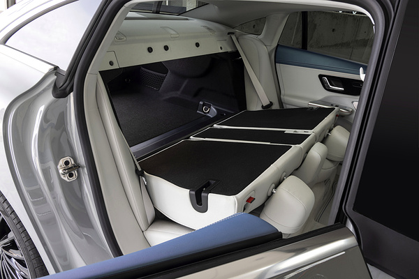 Mercedes-EQ EQE 500 4MATIC secondrowseats view