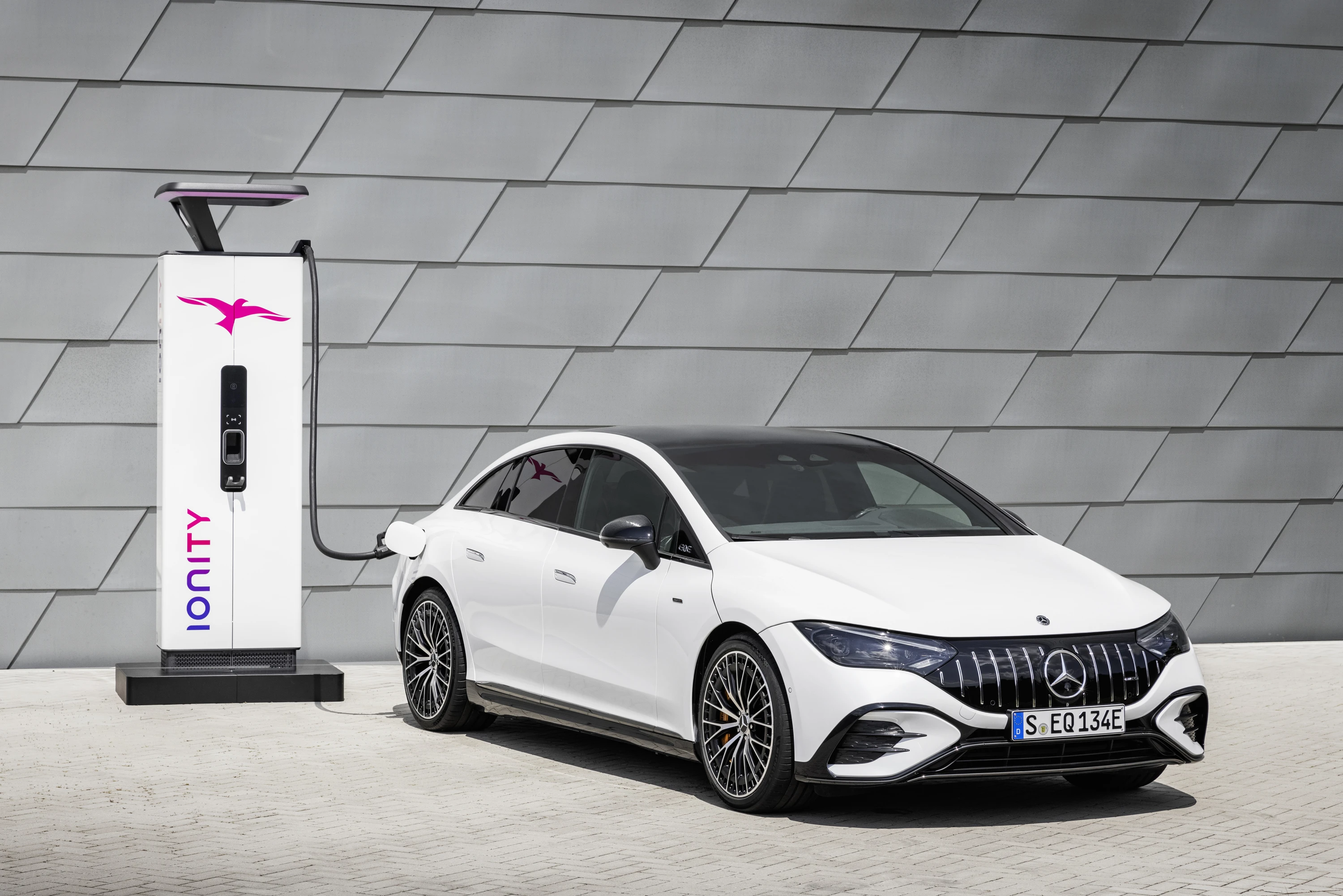 Mercedes-AMG EQE 53 4MATIC+ charging view