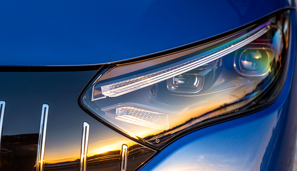 Mercedes-AMG EQE 53 4MATIC+ headlights view