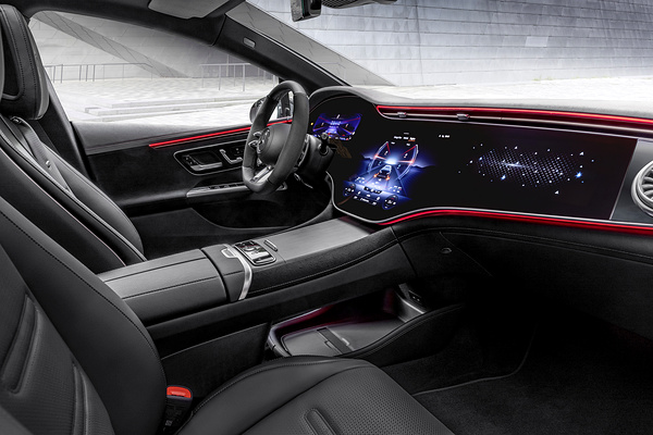 Mercedes-AMG EQE 53 4MATIC+ screens view