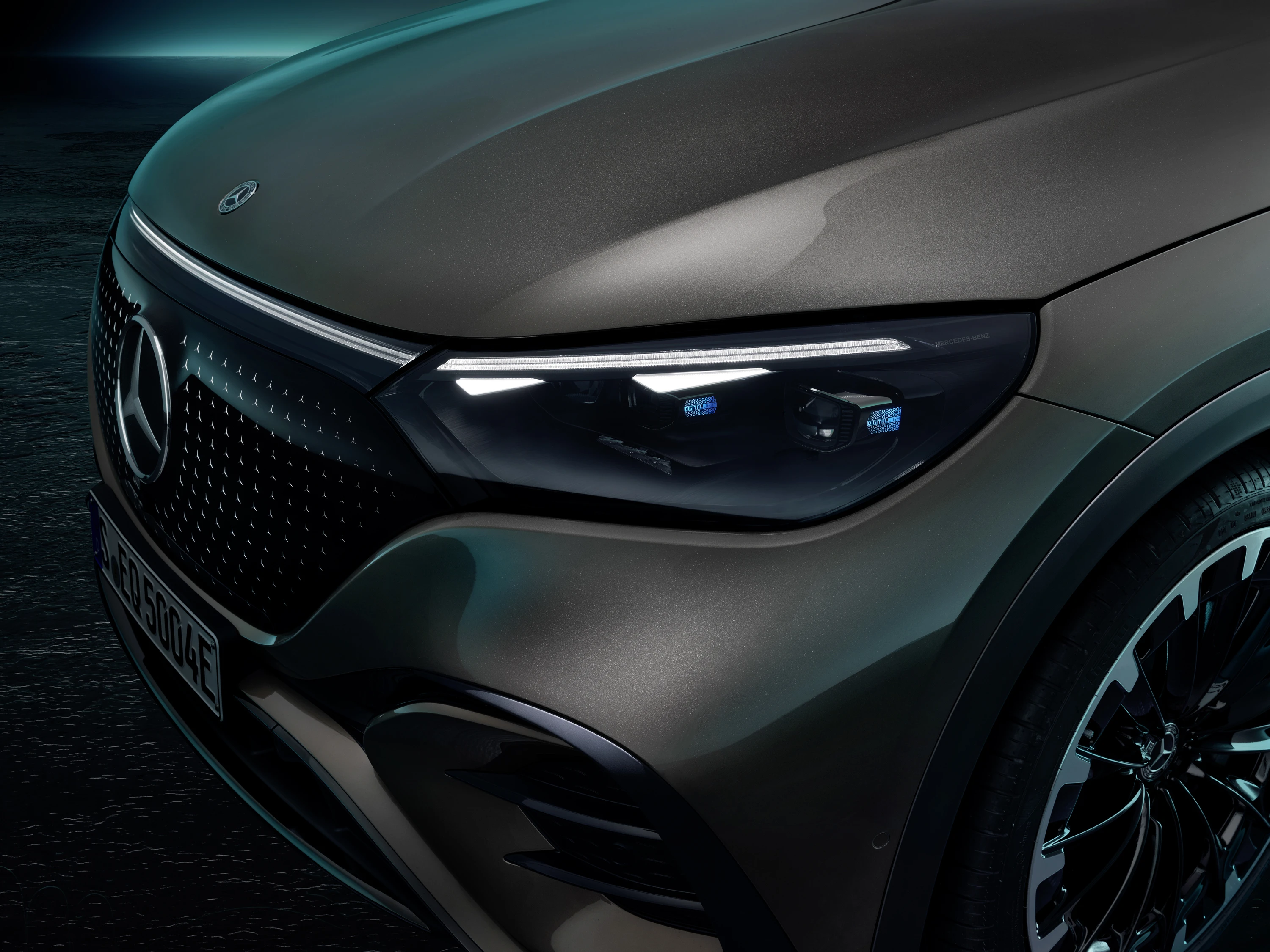 Mercedes-EQ EQE 350 4MATIC SUV headlights view