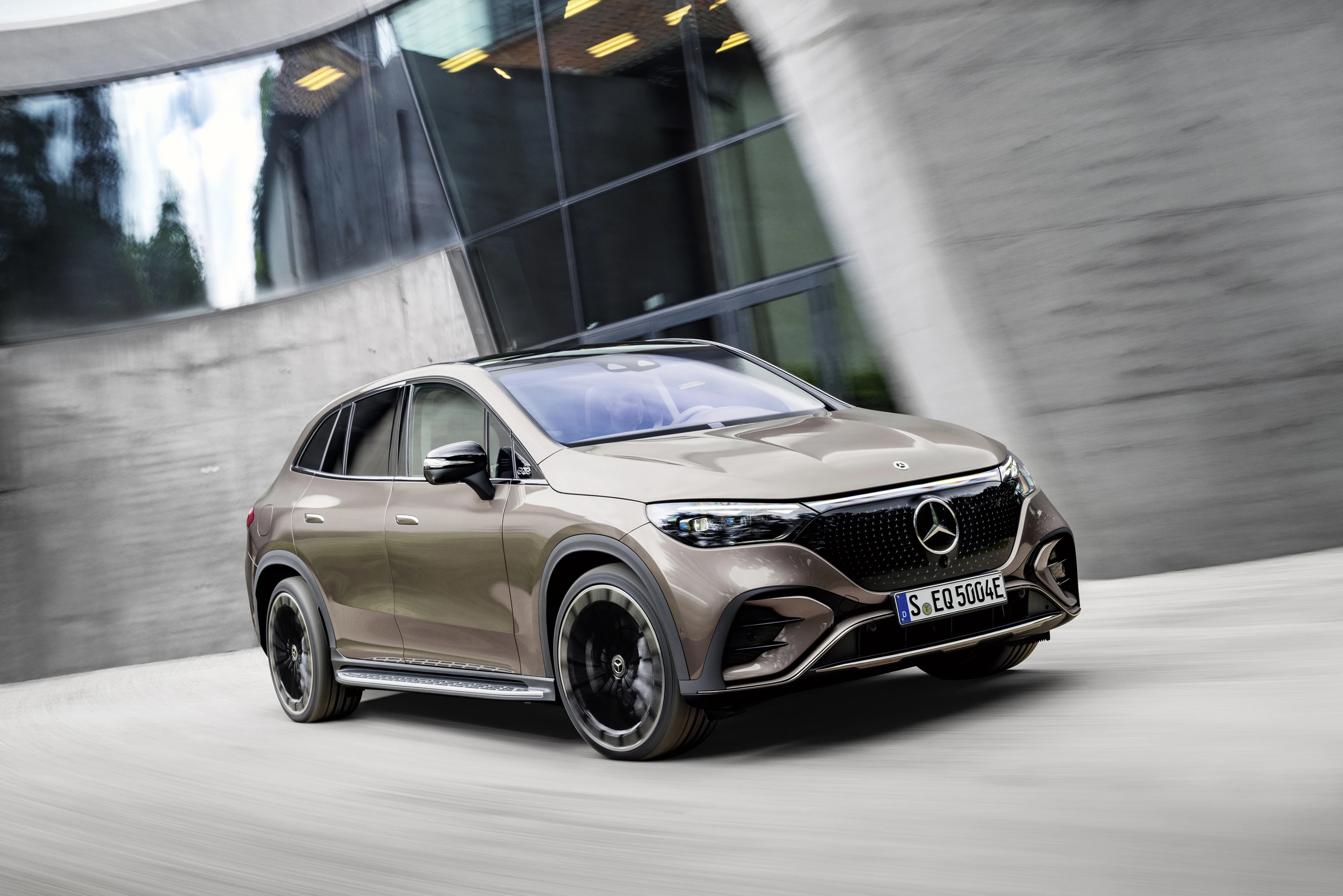 Mercedes-EQ EQE 350 4MATIC SUV electric vehicle