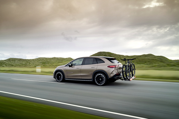 Mercedes-EQ EQE 350 4MATIC SUV transportation view