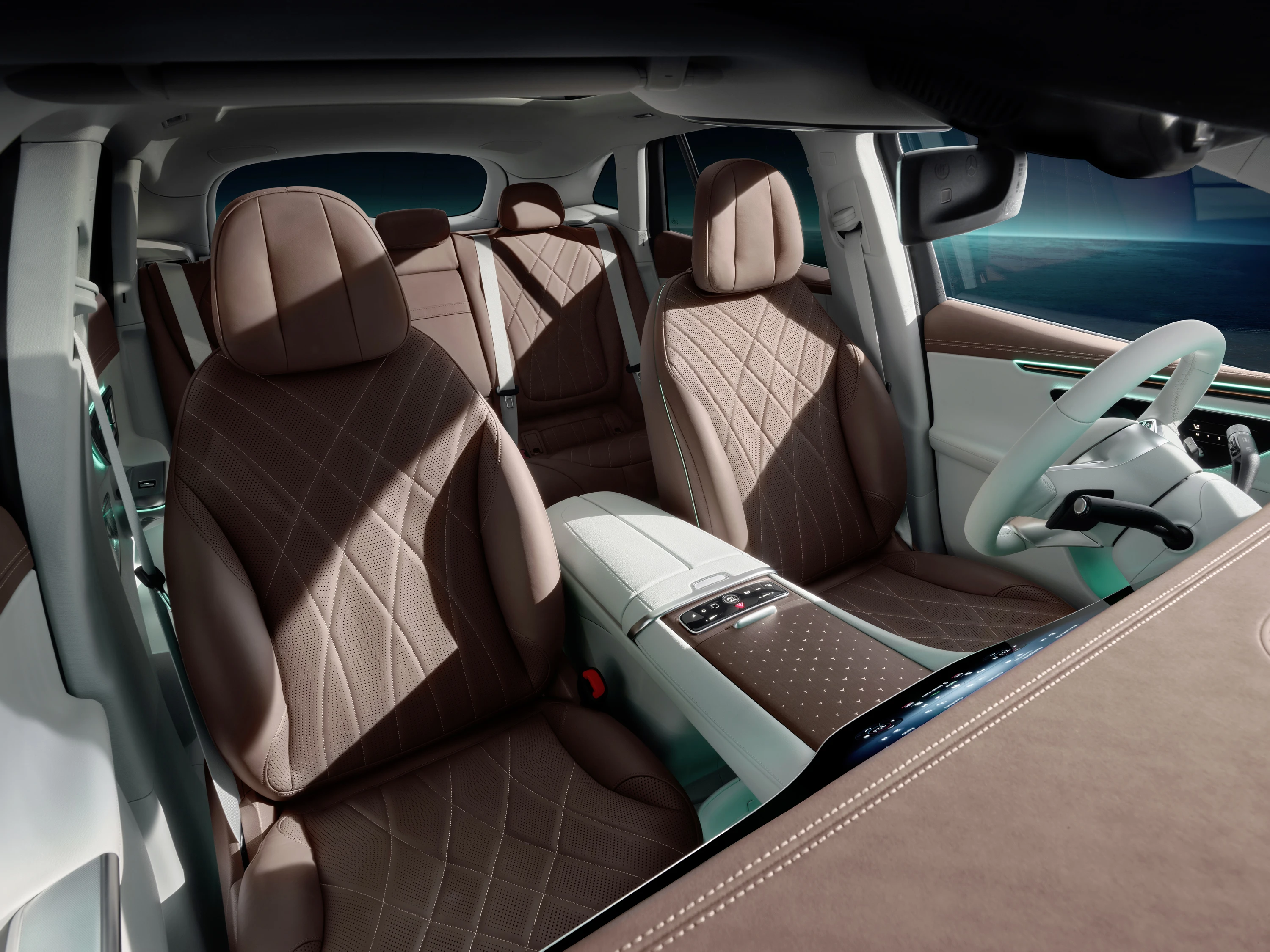 Mercedes-EQ EQE 350+ SUV frontseats view