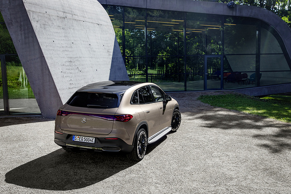 Mercedes-EQ EQE 350+ SUV exterior view