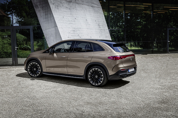 Mercedes-EQ EQE 350+ SUV exterior view