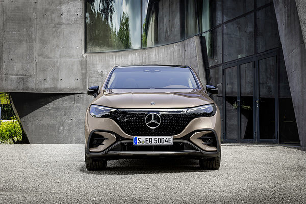 Mercedes-EQ EQE 350+ SUV exterior view
