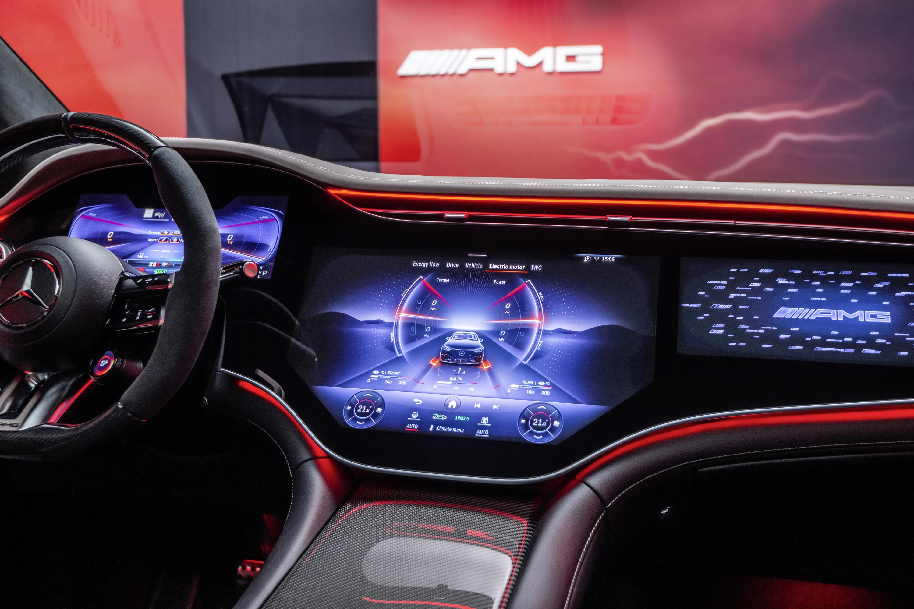 Mercedes-AMG EQE 43 4MATIC SUV screens view
