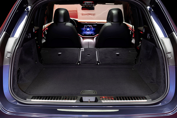 Mercedes-AMG EQE 43 4MATIC SUV trunk view