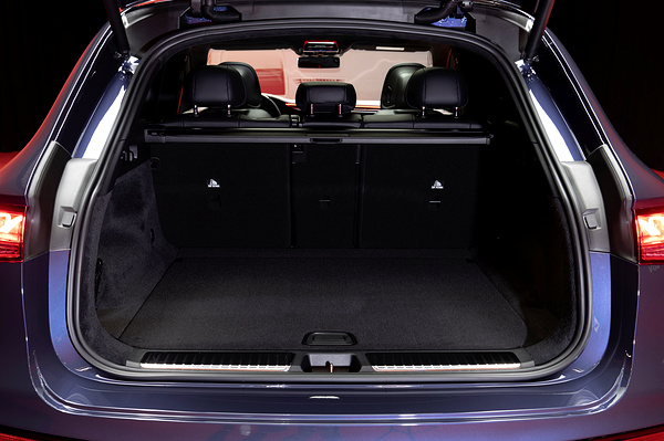 Mercedes-AMG EQE 43 4MATIC SUV trunk view