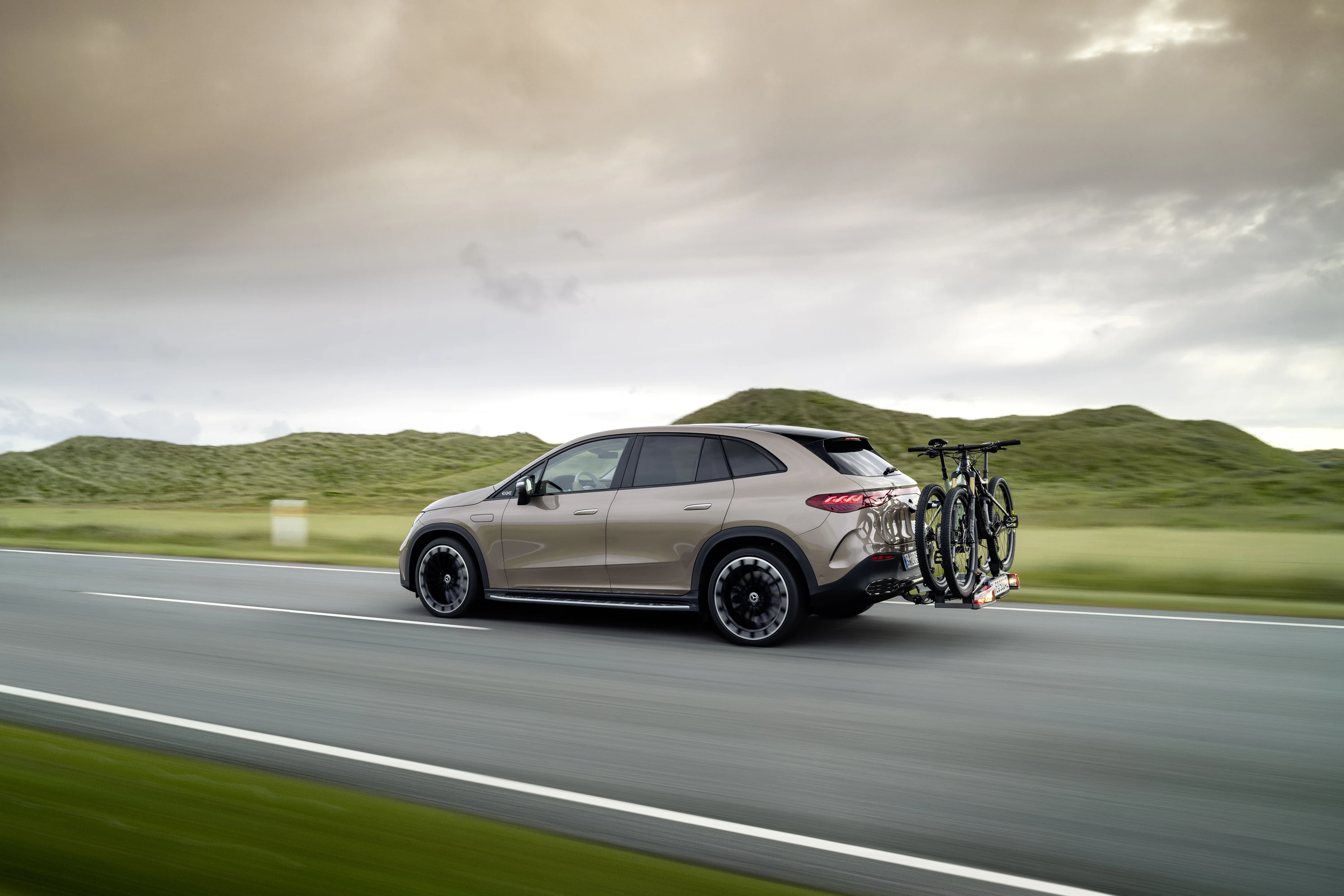 Mercedes-EQ EQE 500 4MATIC SUV transportation view