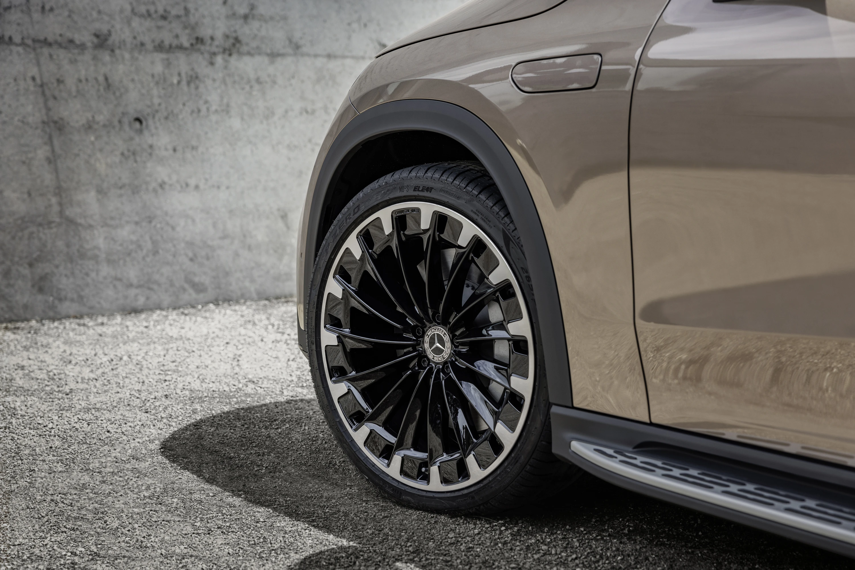 Mercedes-EQ EQE 500 4MATIC SUV wheels view