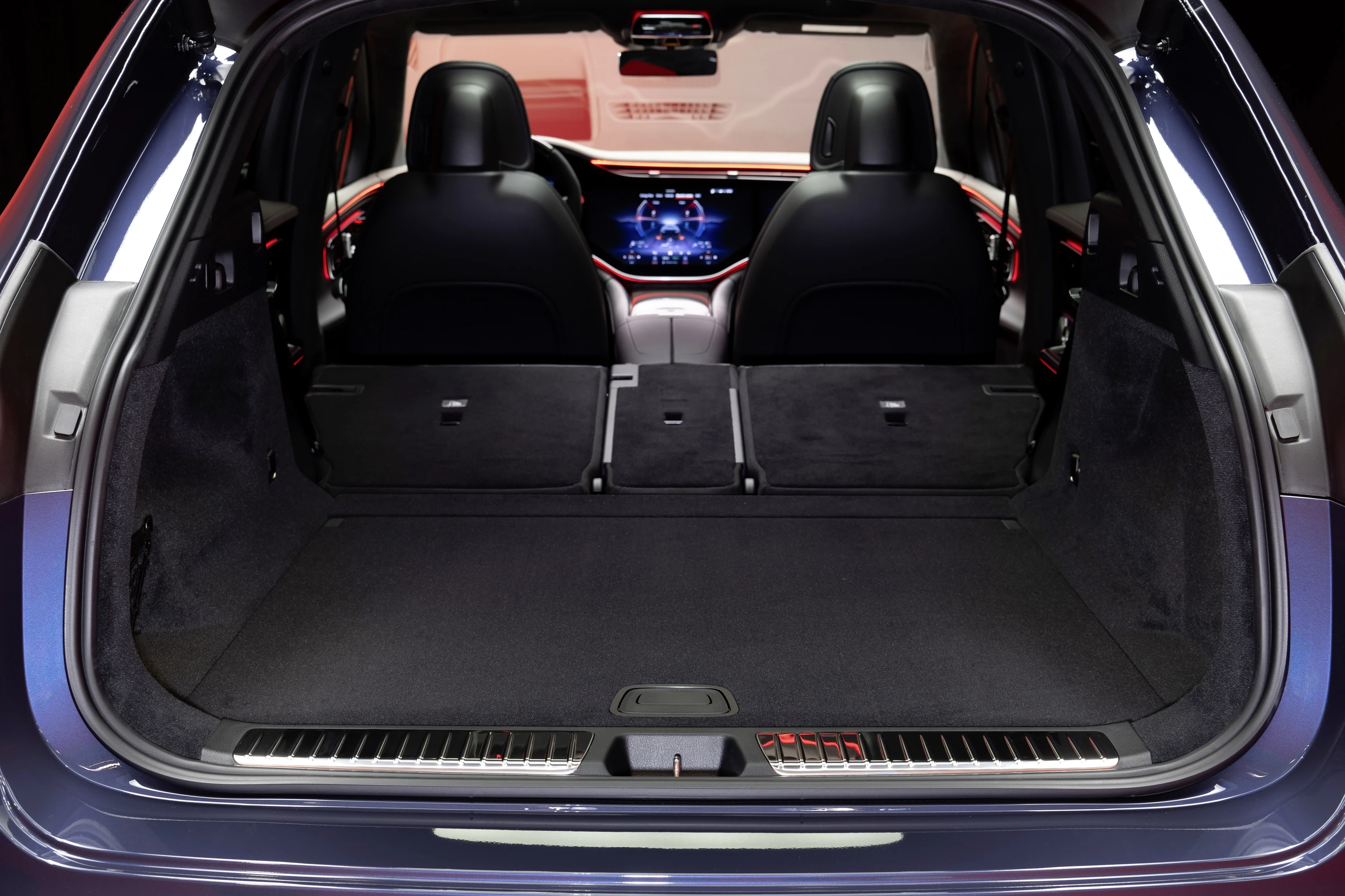 Mercedes-AMG EQE 53 4MATIC+ SUV trunk view