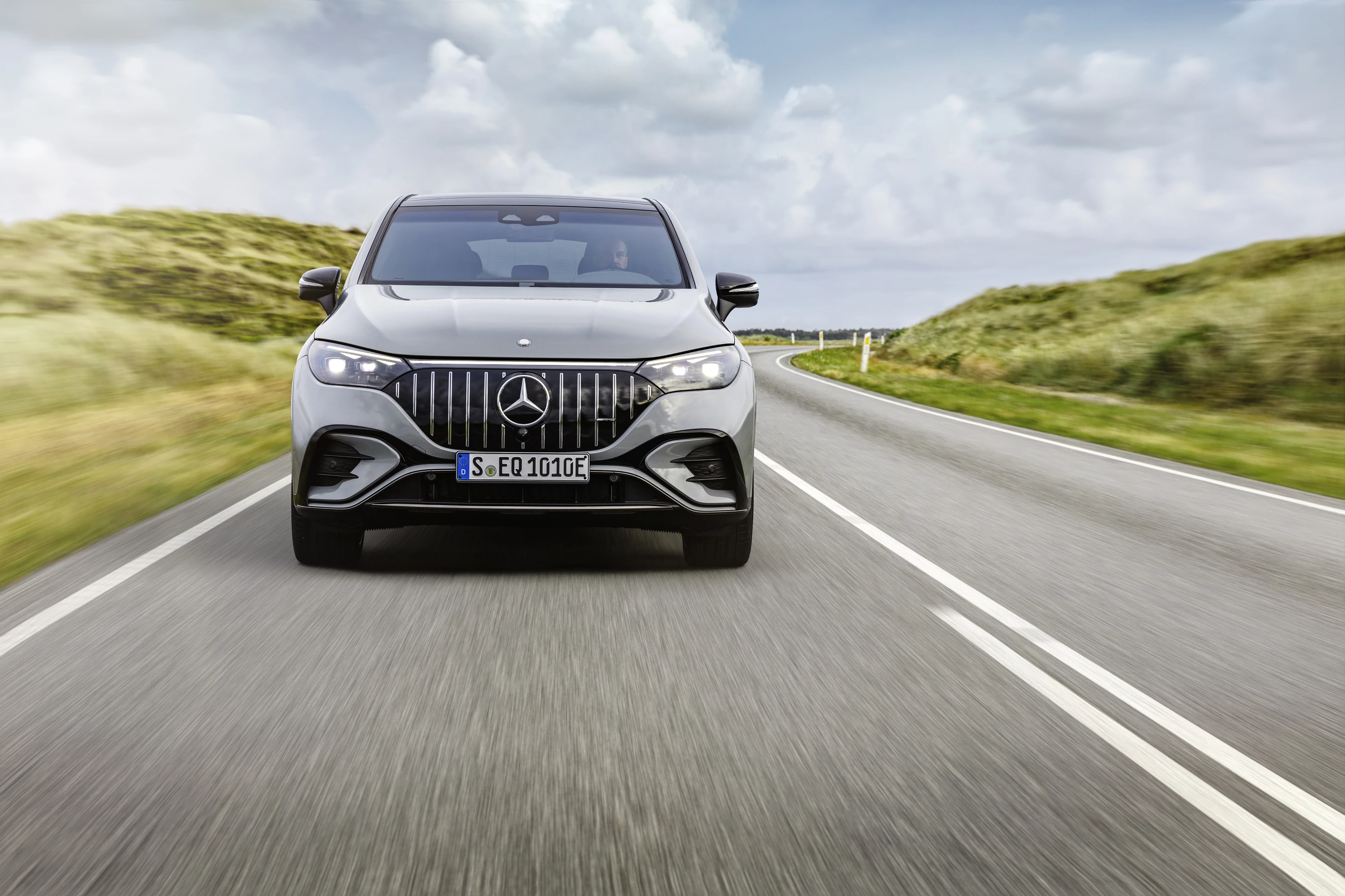 Mercedes-AMG EQE 53 4MATIC+ SUV headlights view