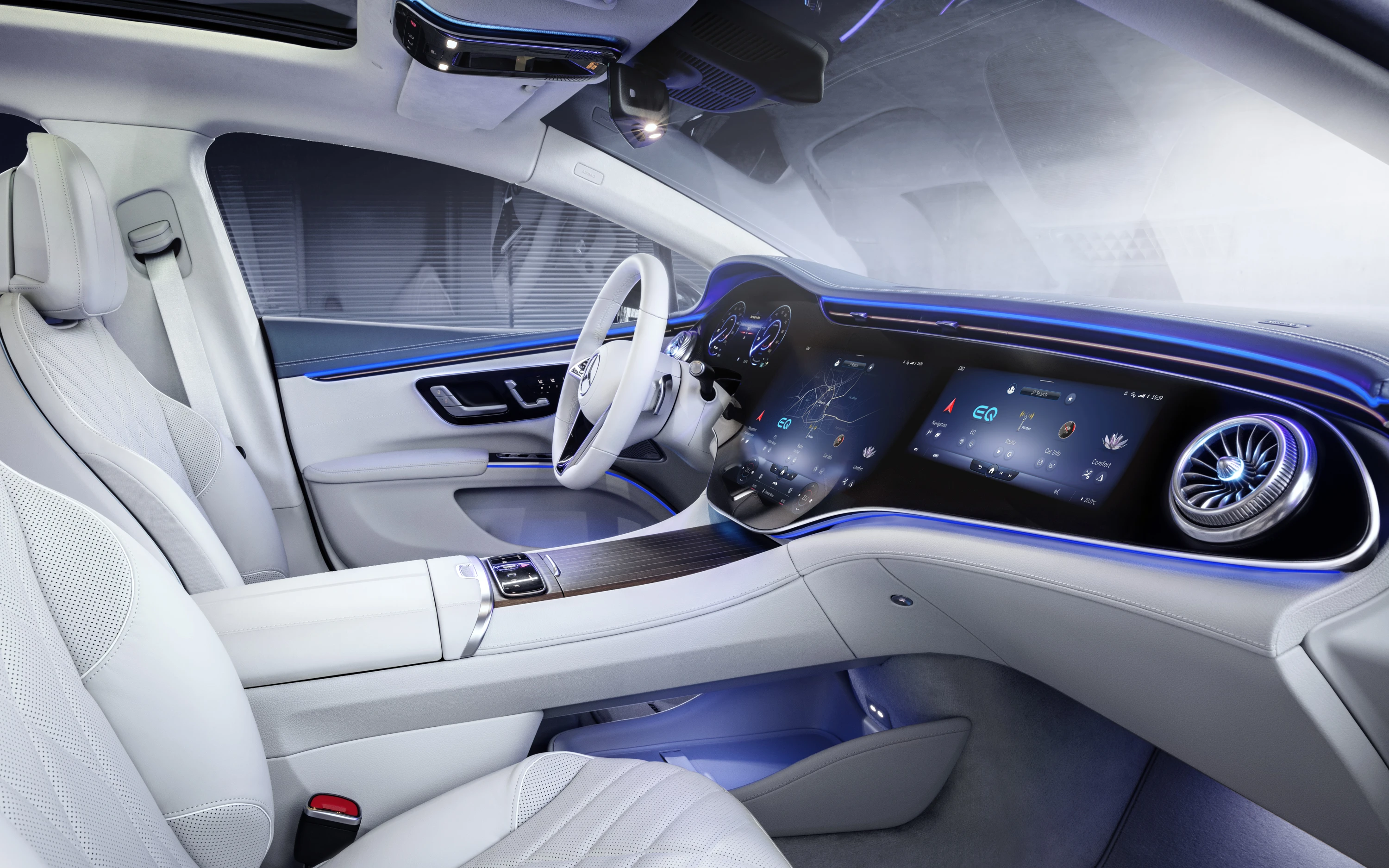 Mercedes-EQ EQS 450 4MATIC screens view