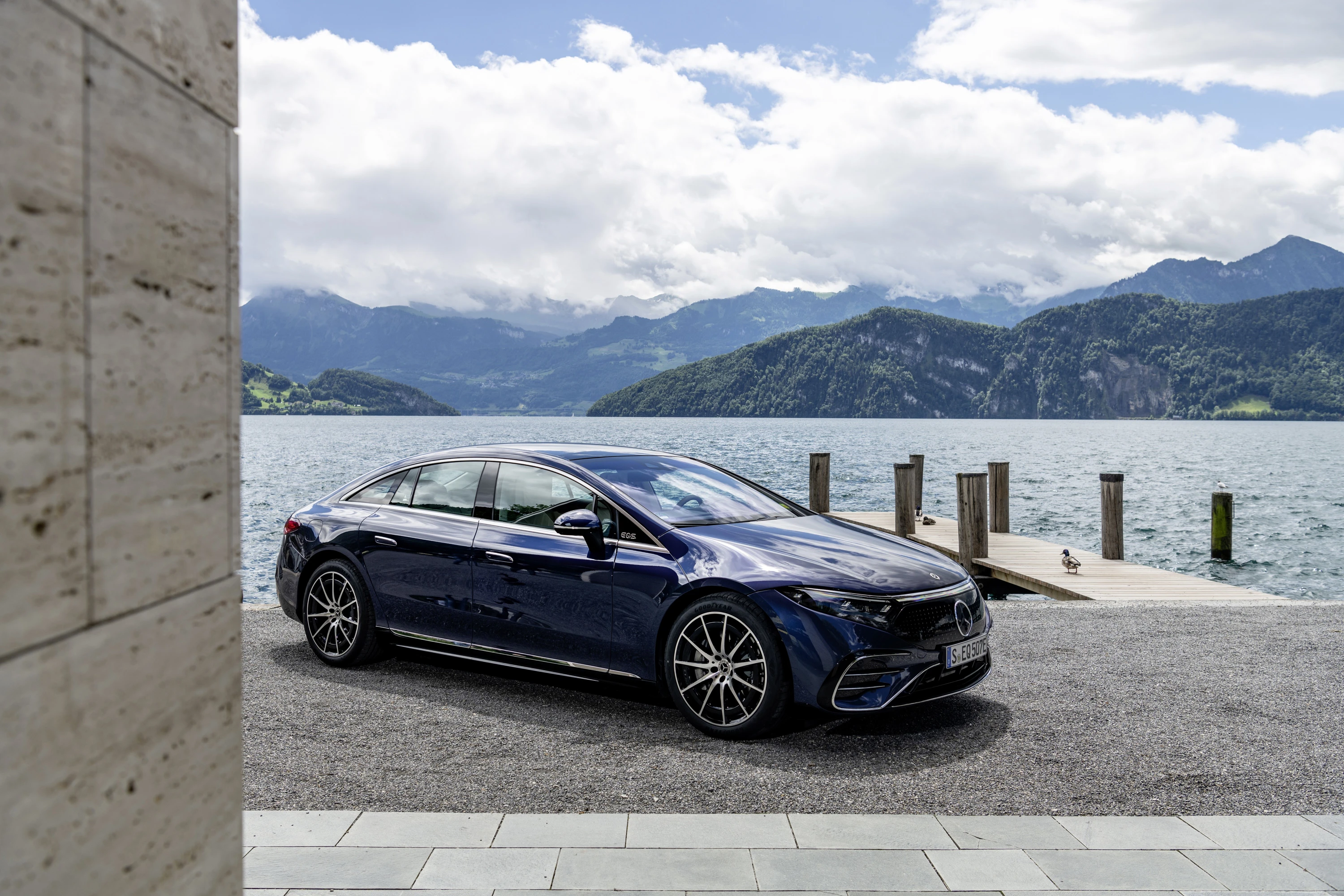Mercedes-EQ EQS 450 4MATIC electric vehicle variant