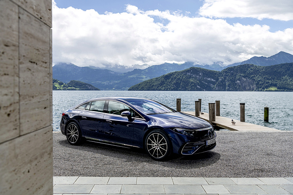 Mercedes-EQ EQS 450 4MATIC electric sedan