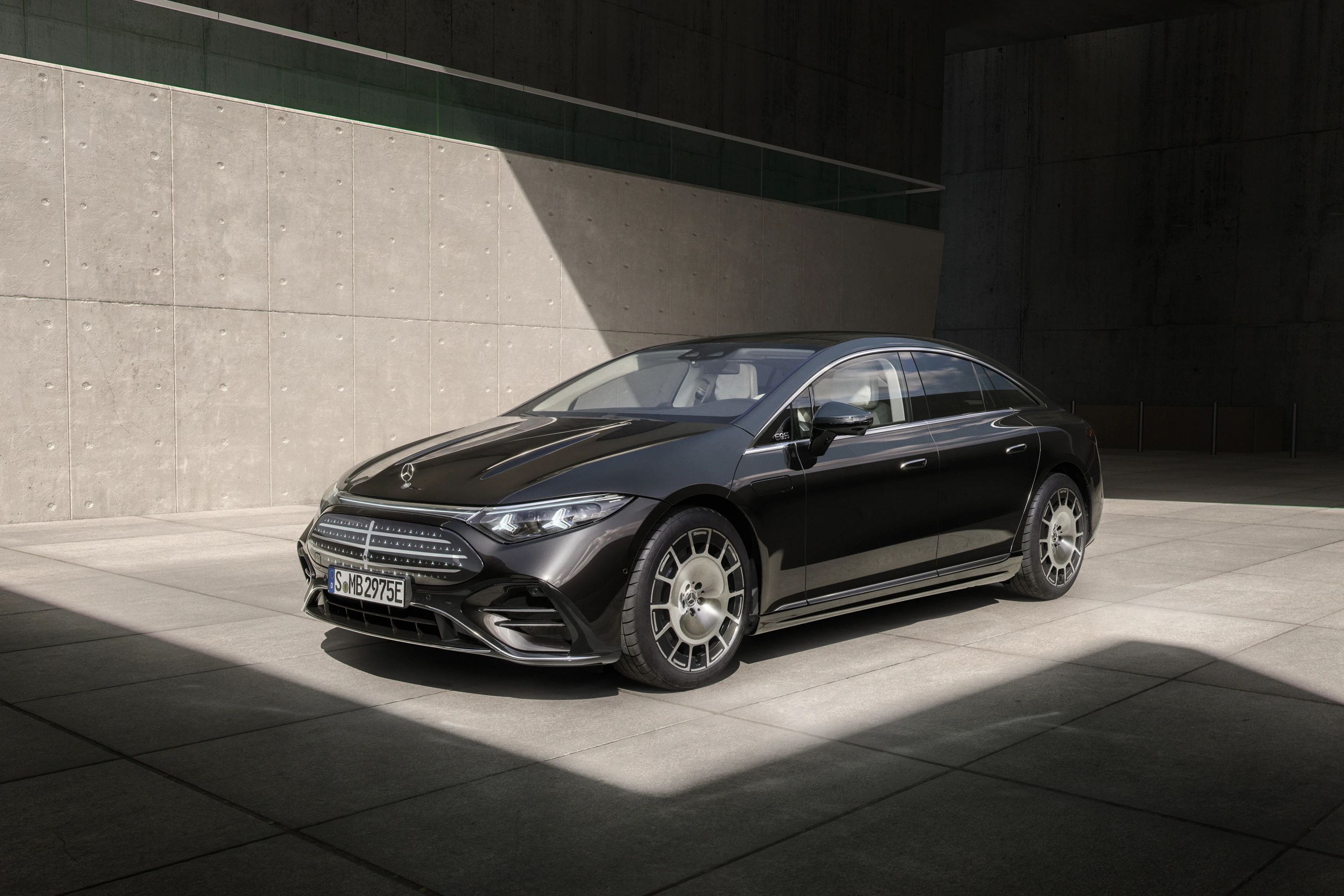 Mercedes EQS 450+ exterior view