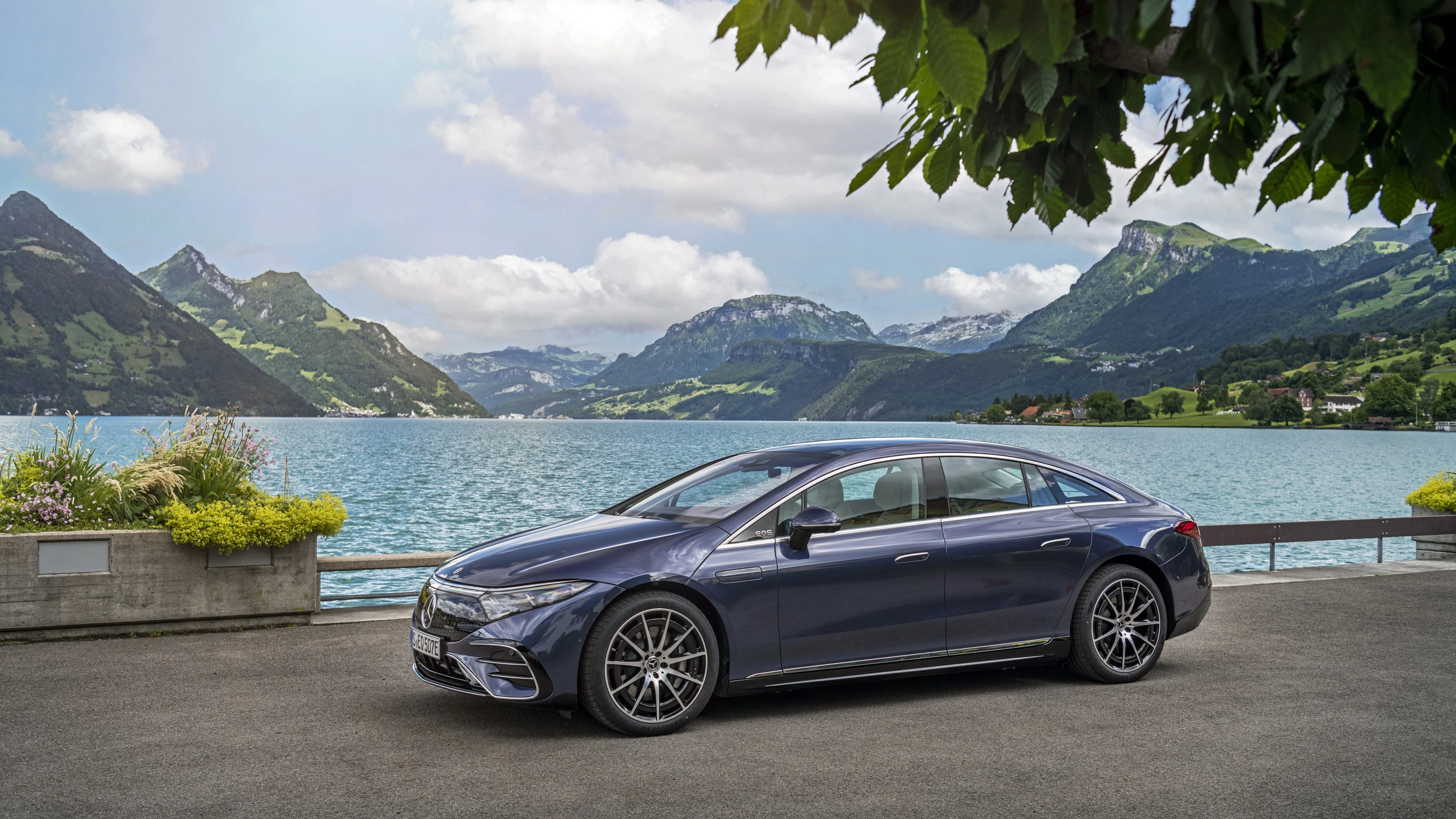 Mercedes-EQ EQS 450+ electric vehicle variant