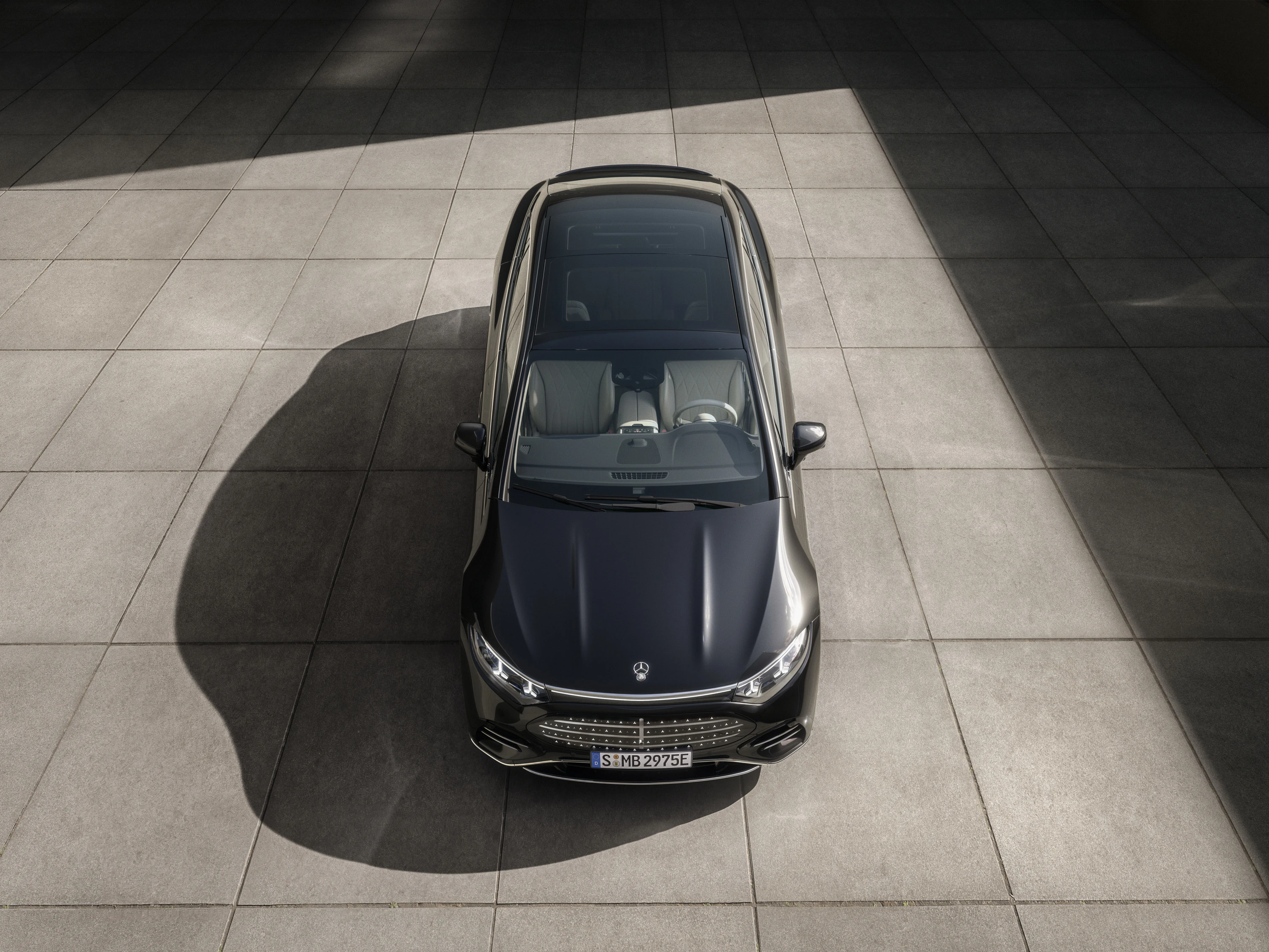 Mercedes EQS 500 4MATIC exterior view