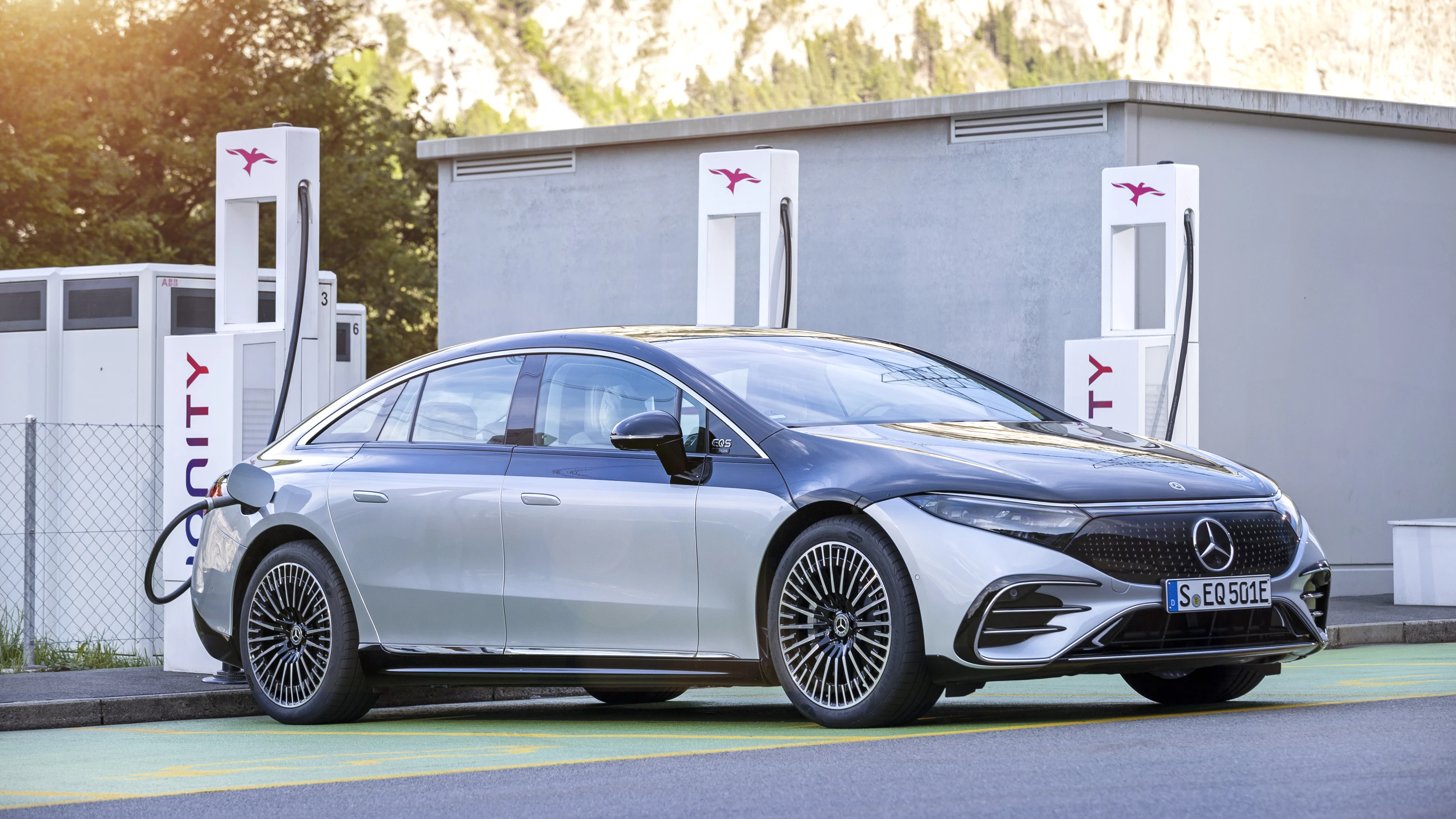Mercedes-EQ EQS 500 4MATIC charging view