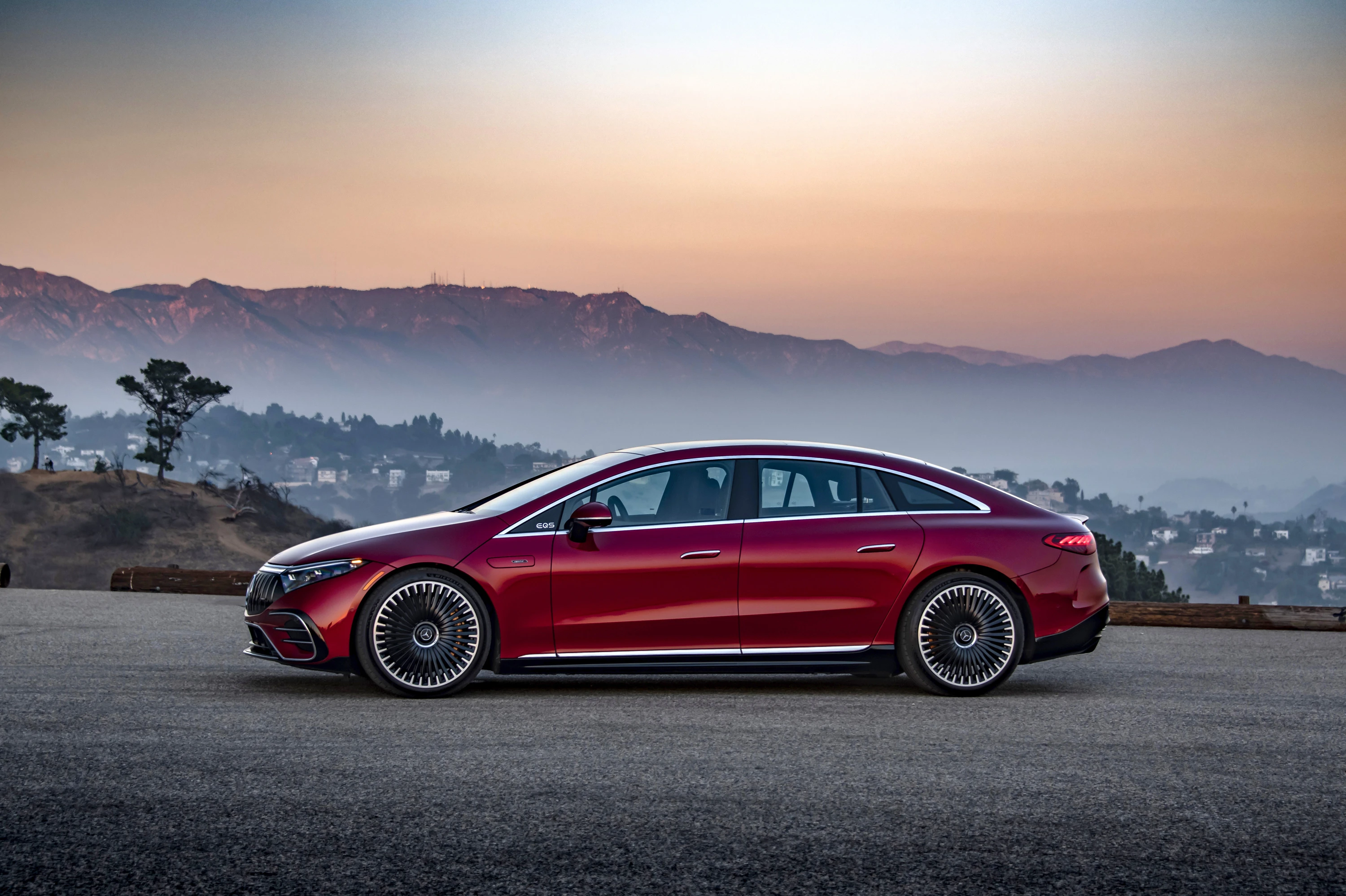Mercedes-AMG EQS 53 4MATIC+ exterior view