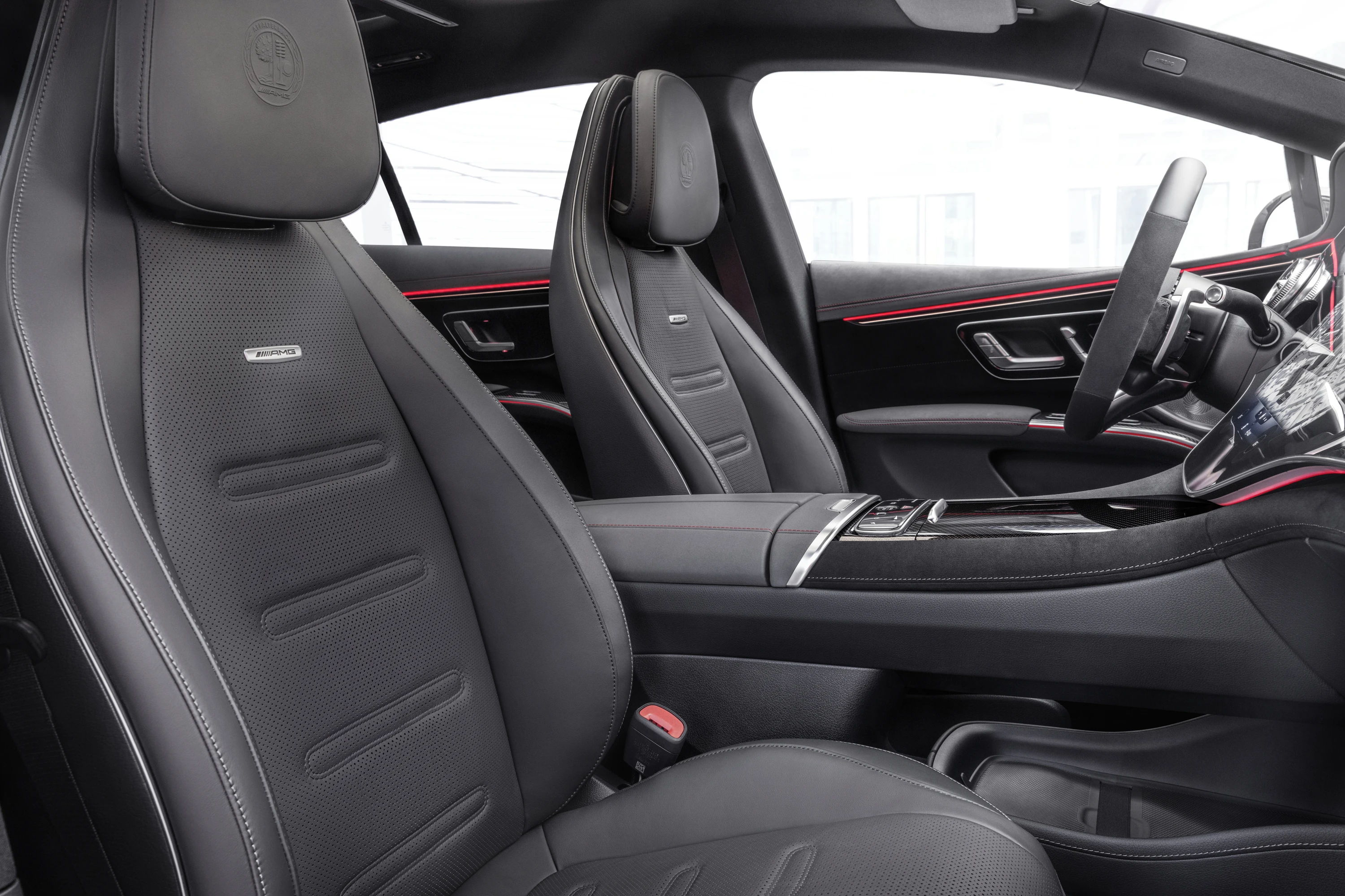 Mercedes-AMG EQS 53 4MATIC+ frontseats view