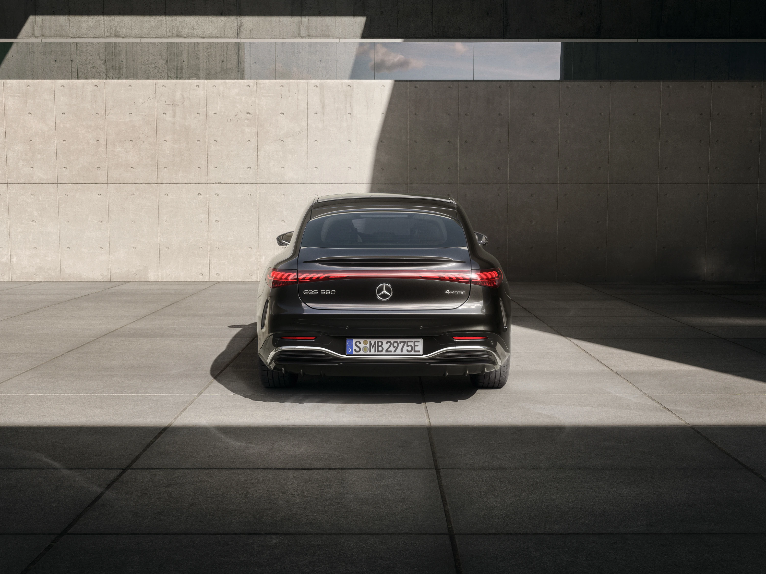 Mercedes EQS 580 4MATIC exterior view