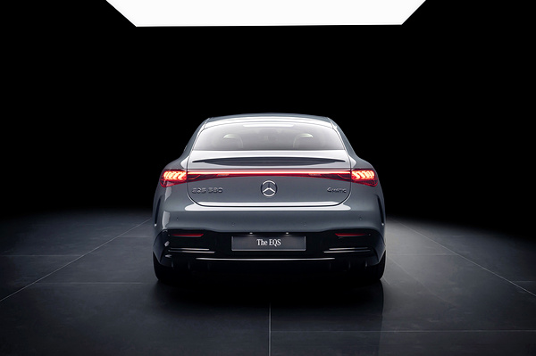 Mercedes-EQ EQS 580 4MATIC exterior view