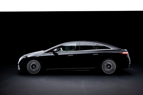 Mercedes-EQ EQS 580 4MATIC exterior view