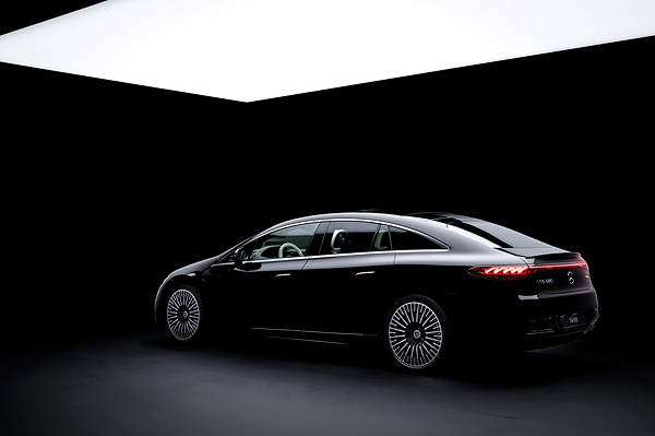 Mercedes-EQ EQS 580 4MATIC exterior view