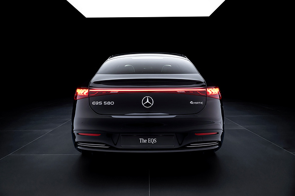 Mercedes-EQ EQS 580 4MATIC rearlights view
