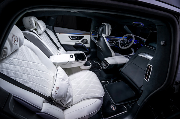 Mercedes-EQ EQS 580 4MATIC secondrowseats view