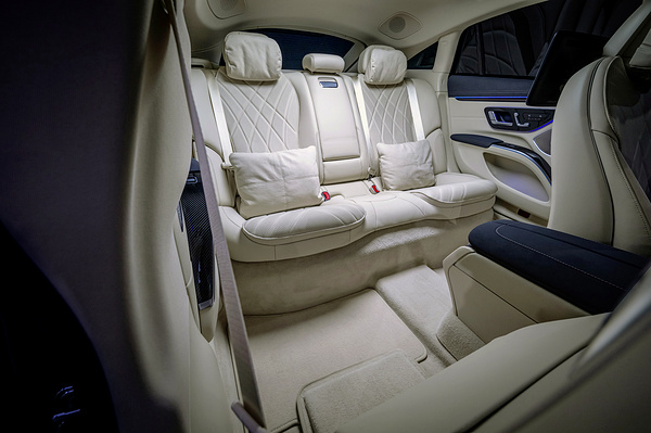 Mercedes-EQ EQS 580 4MATIC secondrowseats view