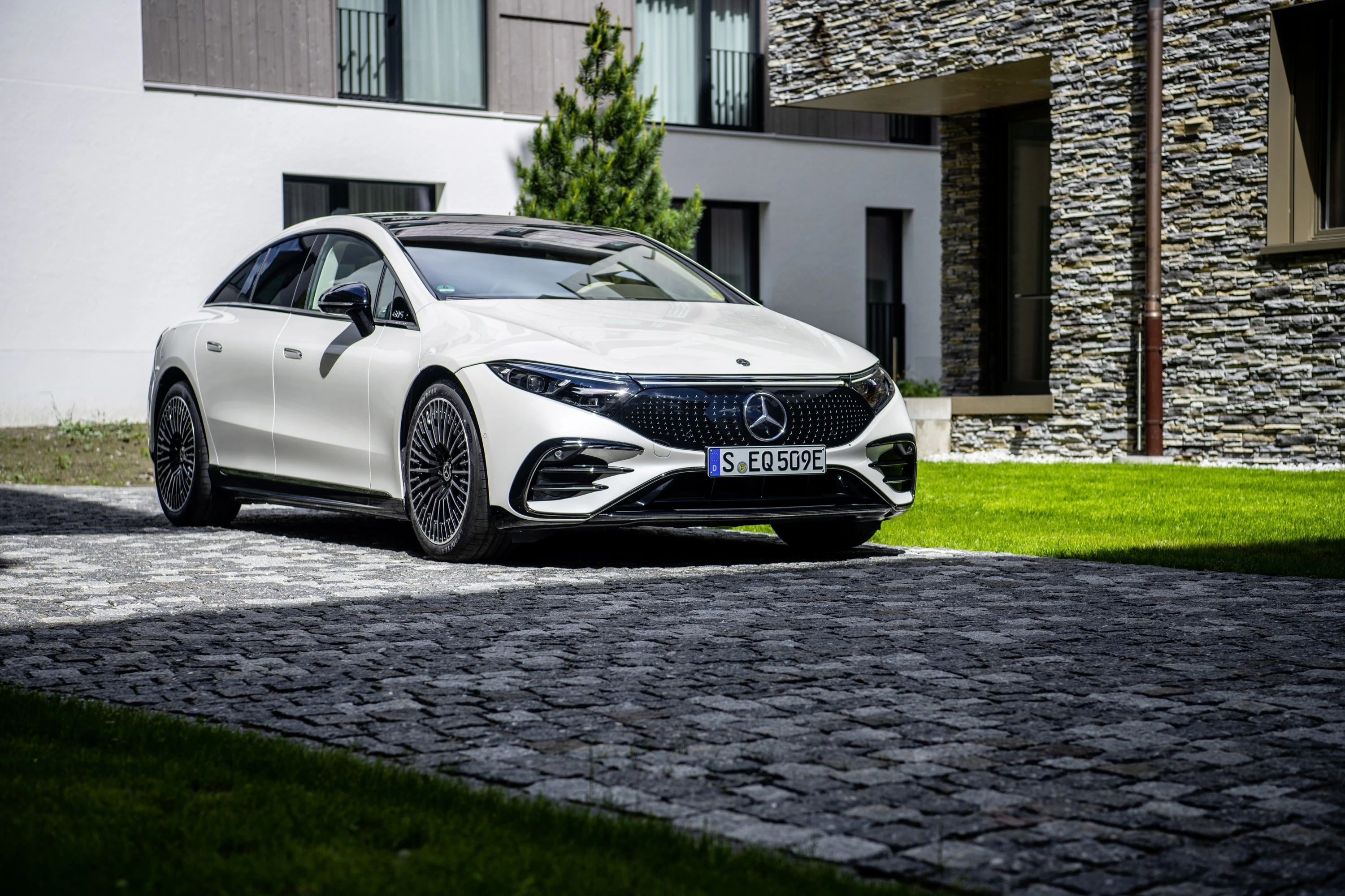 Mercedes-EQ EQS 580 4MATIC electric vehicle variant