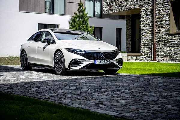 Mercedes-EQ EQS 580 4MATIC electric sedan