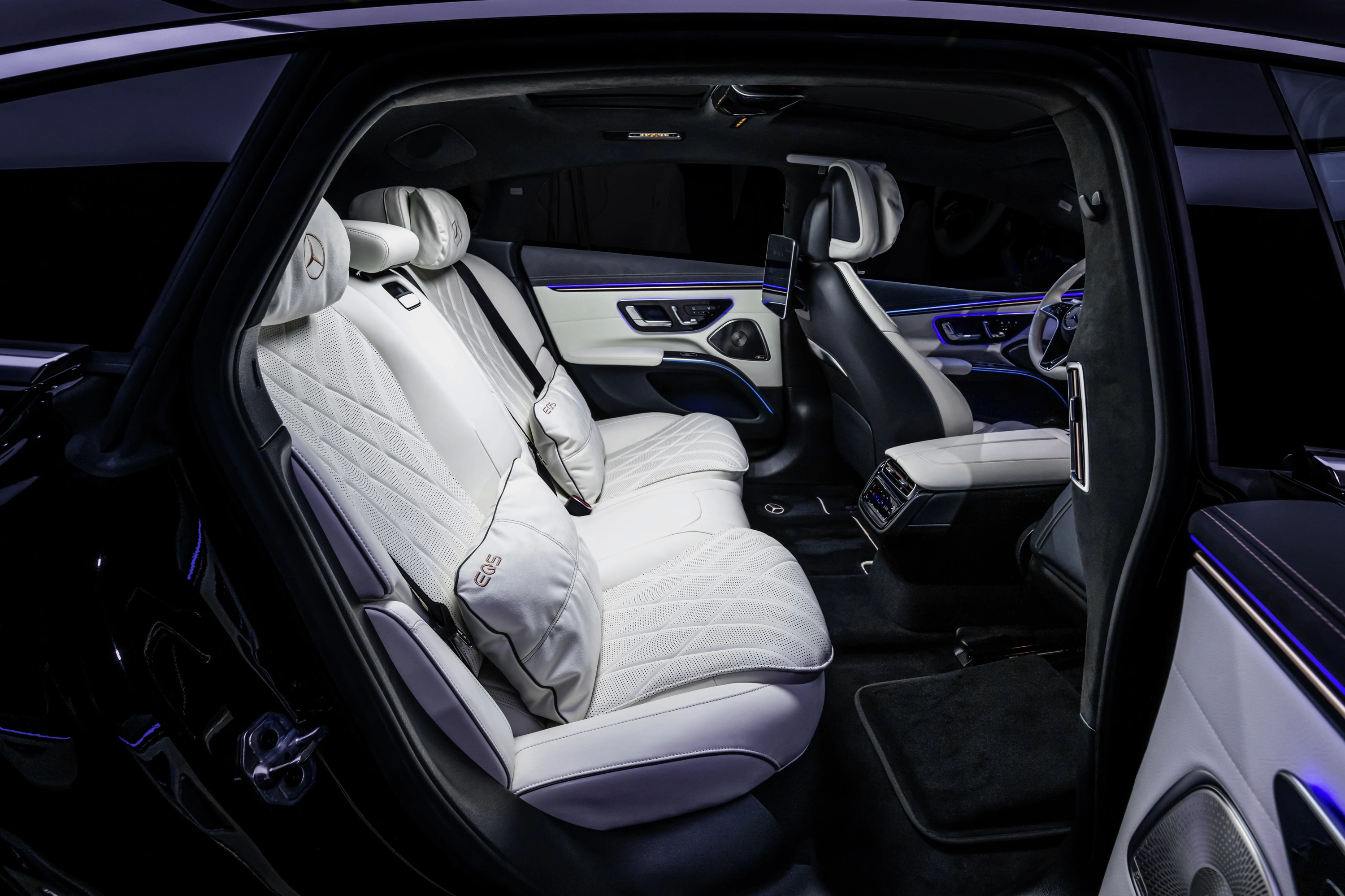 Mercedes-EQ EQS 580 4MATIC secondrowseats view