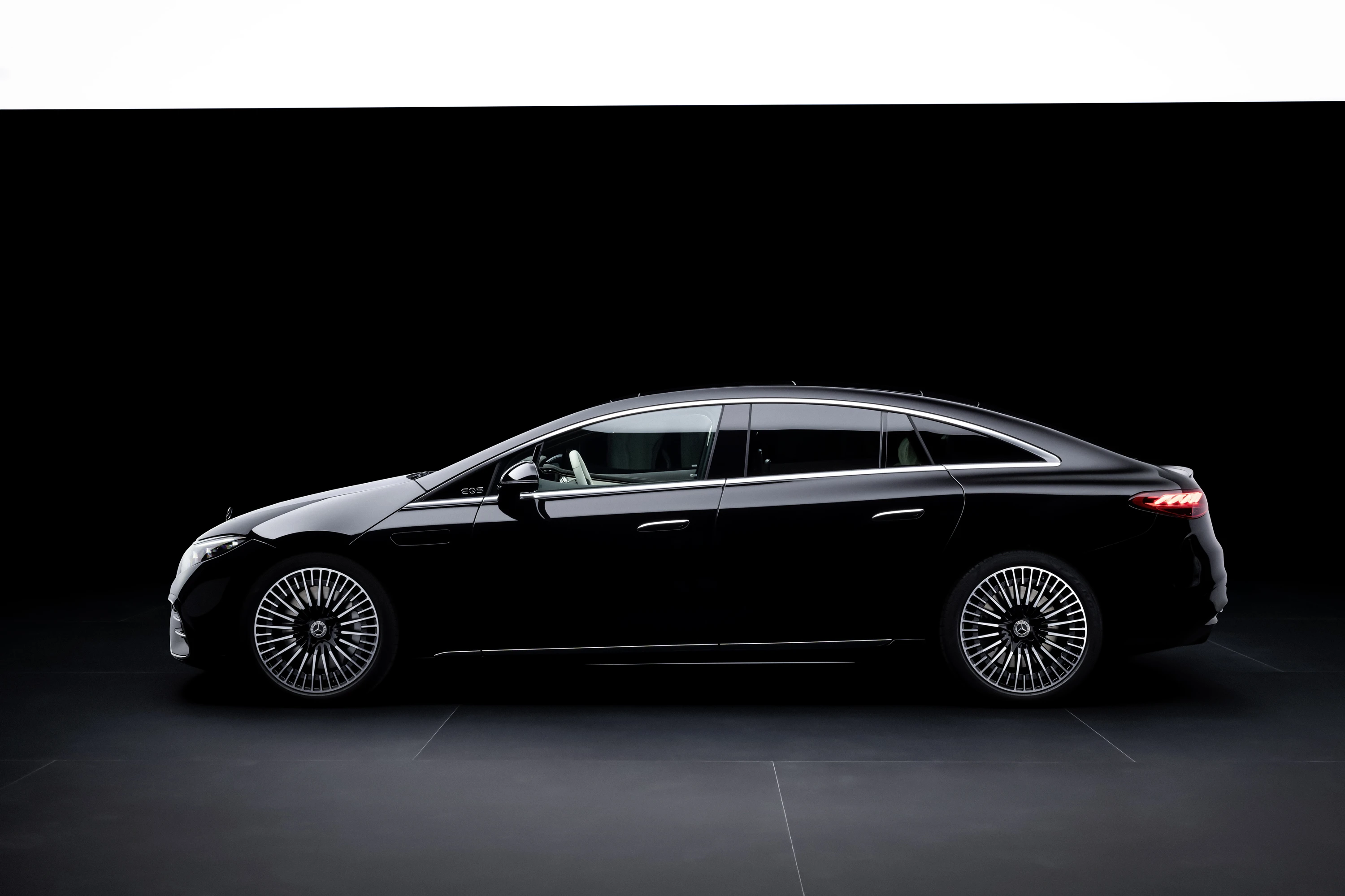 Mercedes-EQ EQS 580 4MATIC exterior view