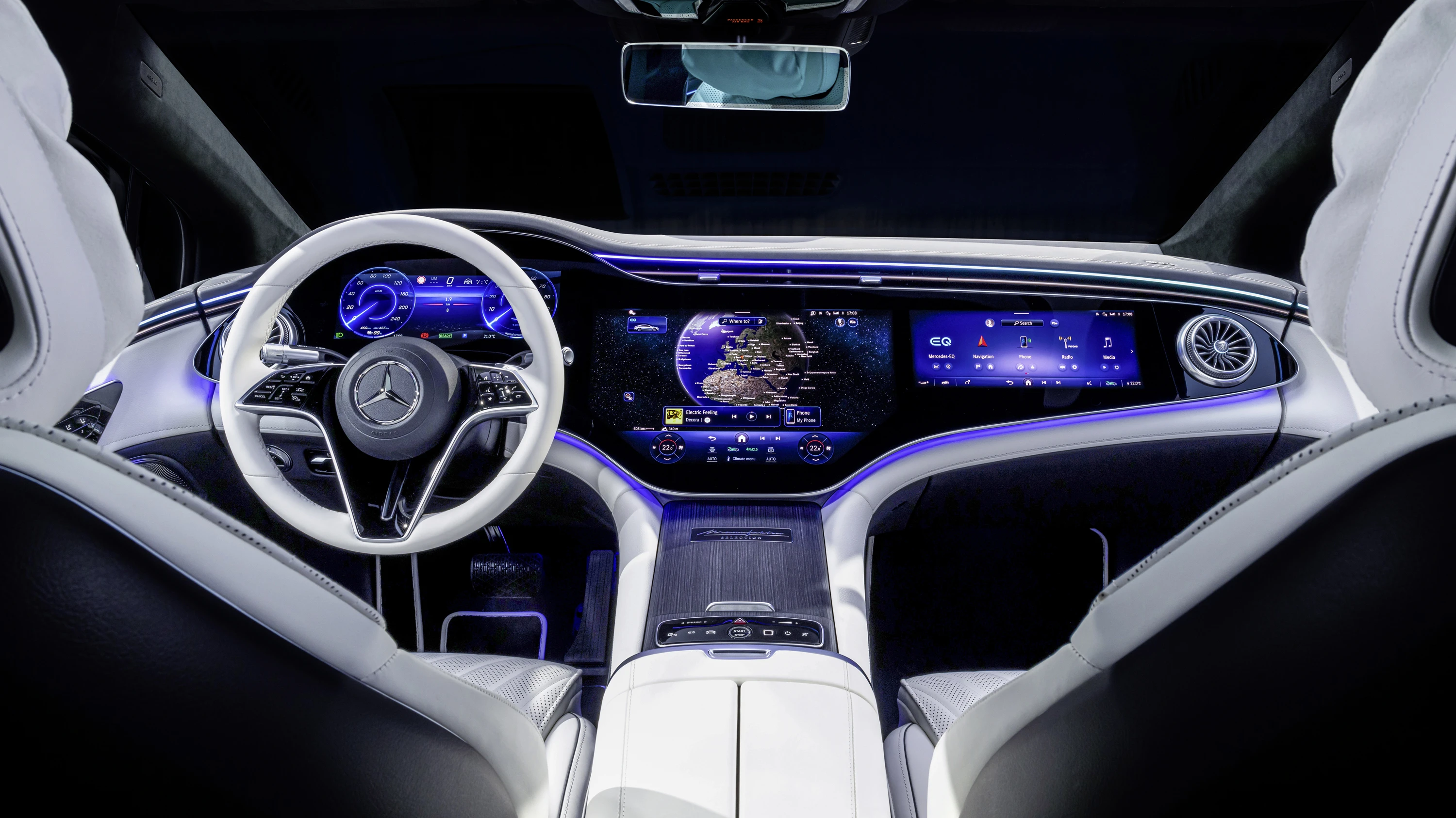 Mercedes-EQ EQS 580 4MATIC screens view