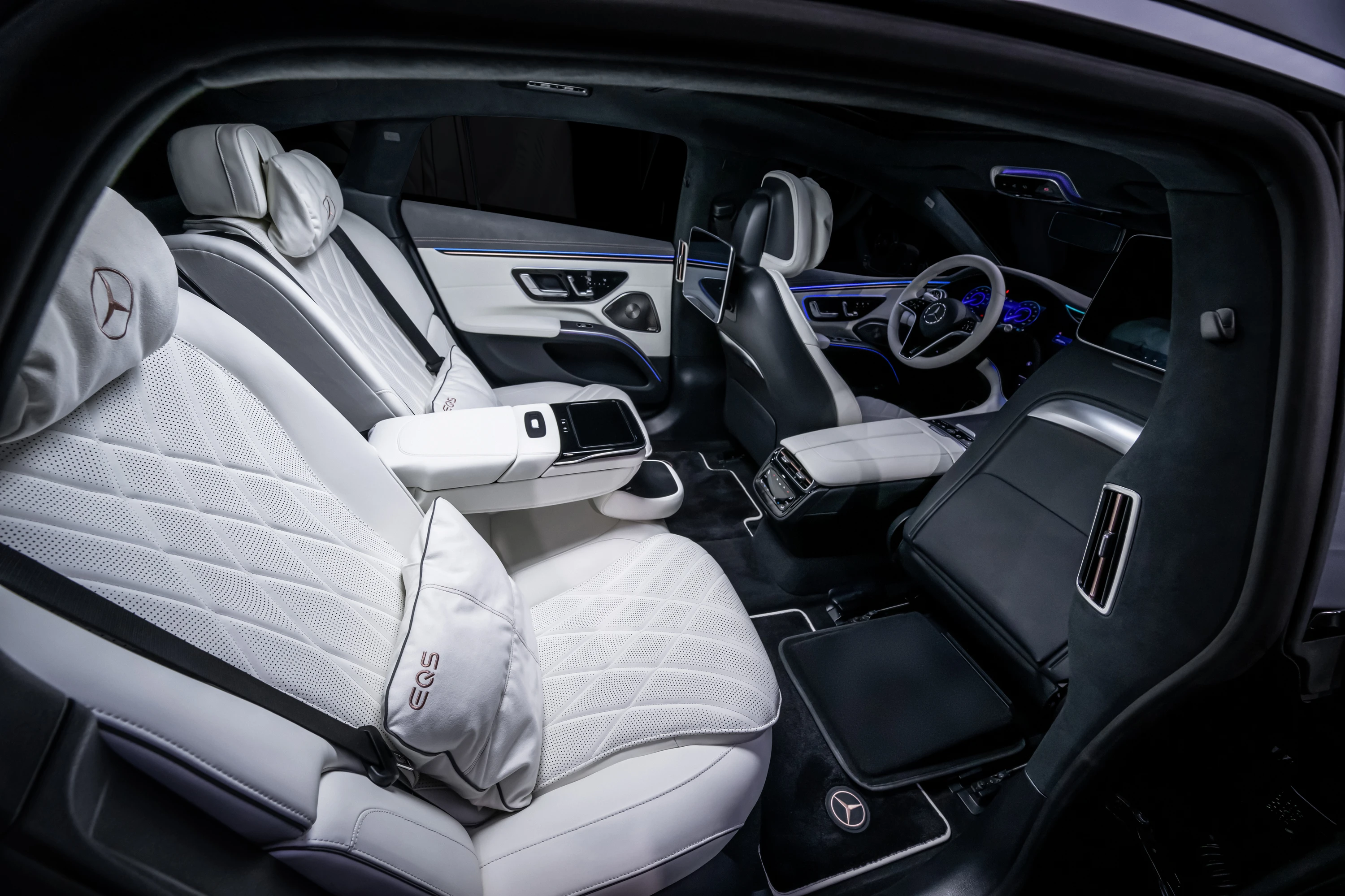 Mercedes-EQ EQS 580 4MATIC secondrowseats view