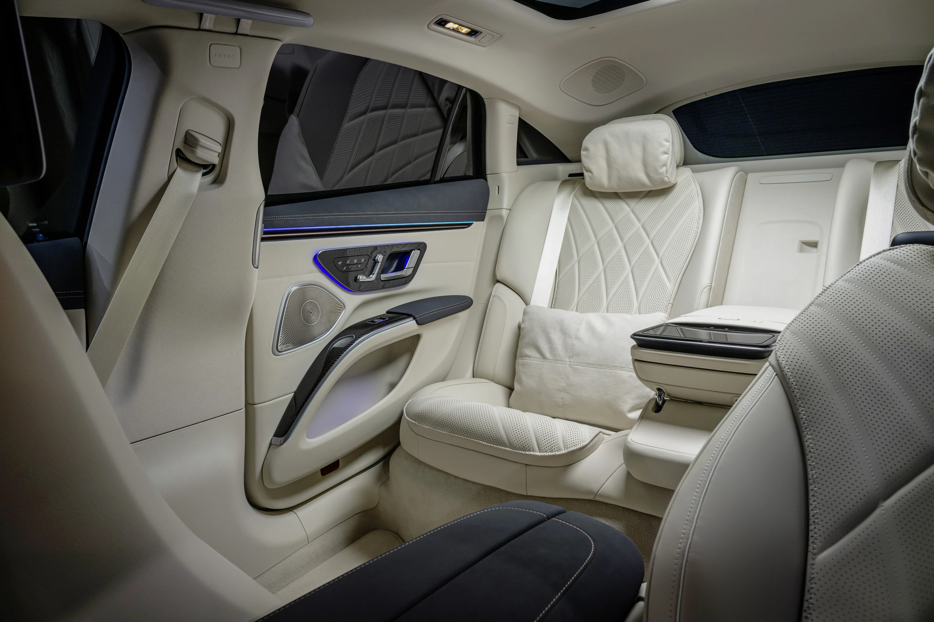 Mercedes-EQ EQS 580 4MATIC secondrowseats view