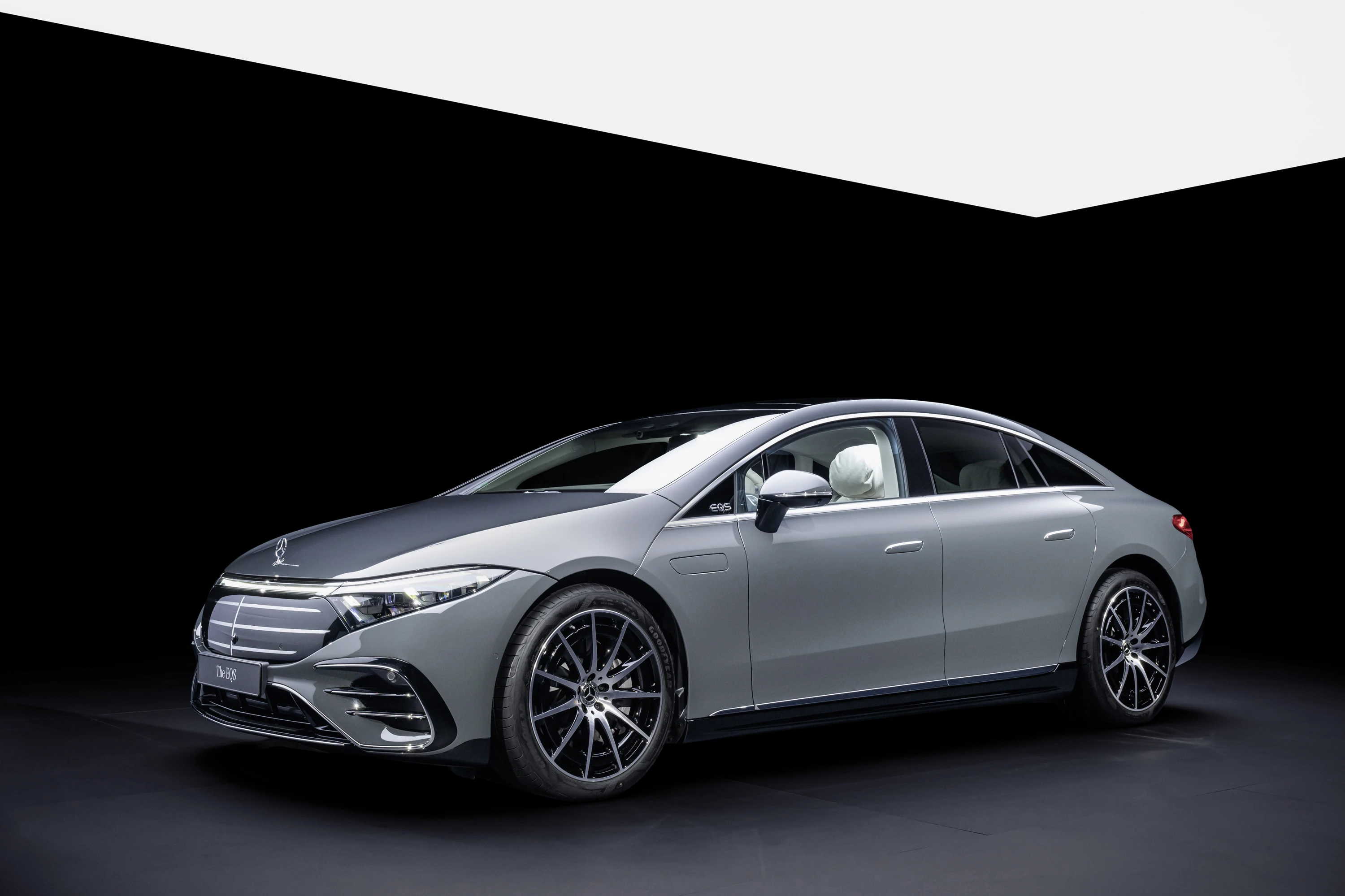 Mercedes-EQ EQS 580 4MATIC exterior view