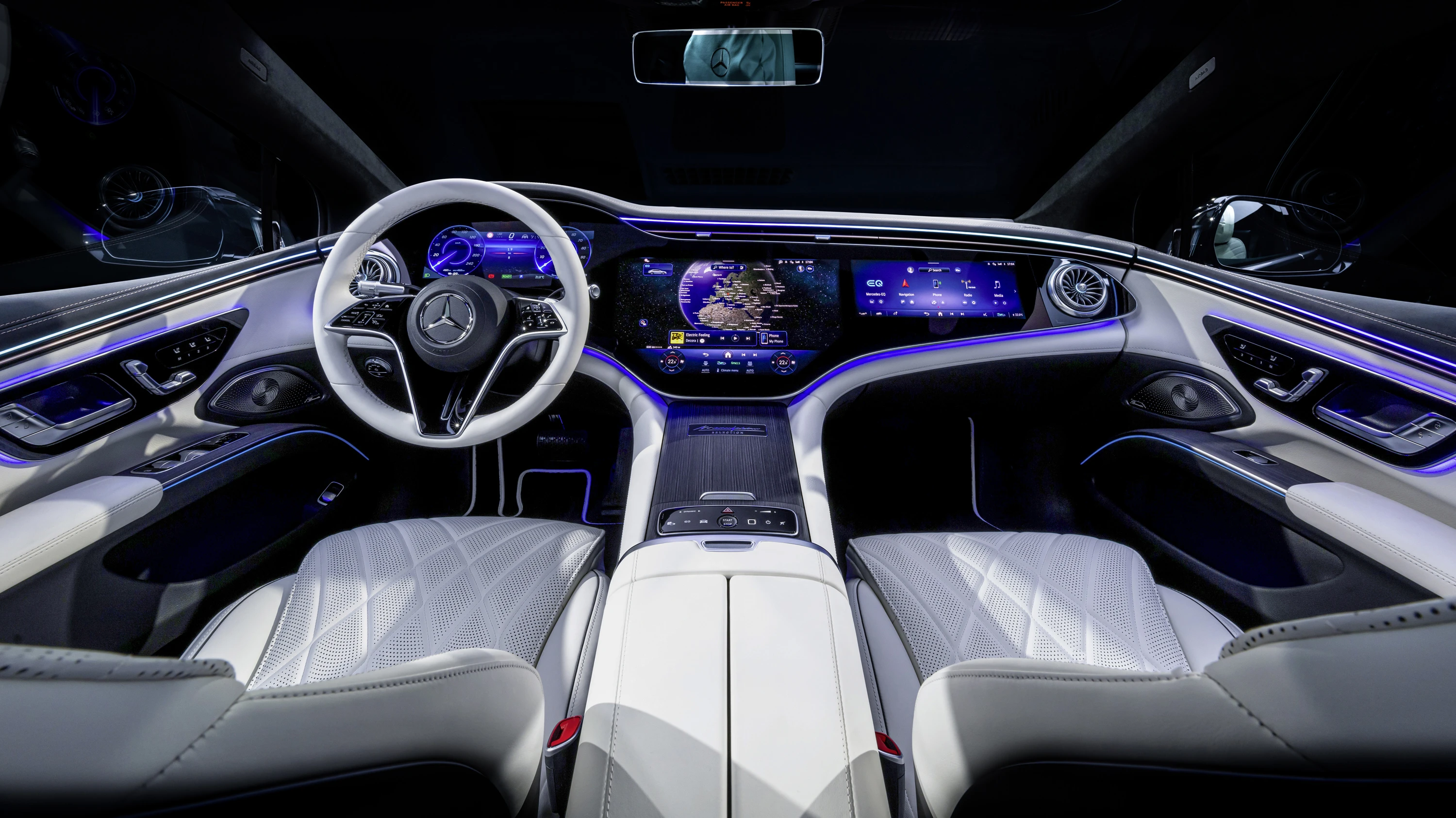 Mercedes-EQ EQS 580 4MATIC screens view